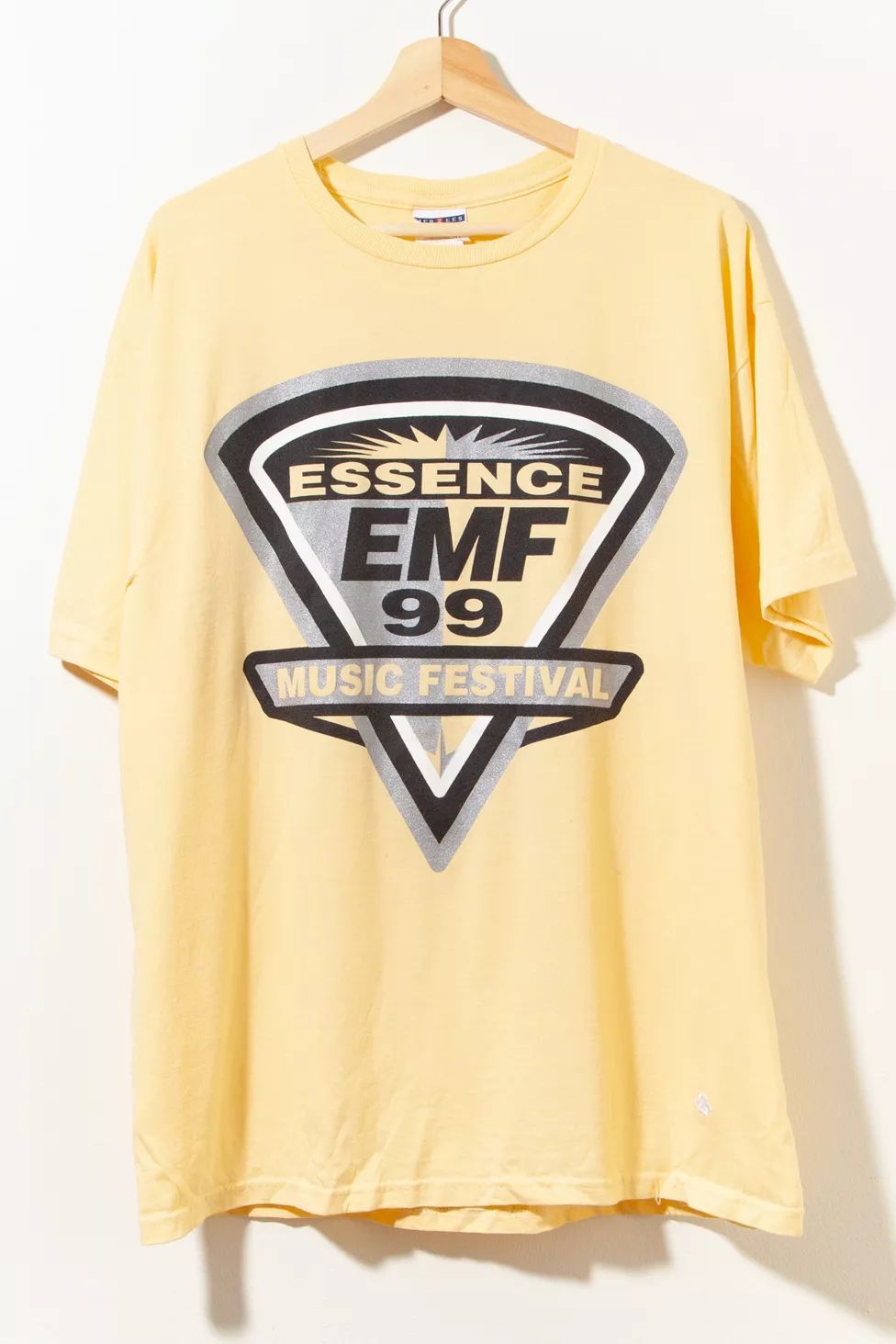 Vintage 1990s Essence Music Festival 1999 Graphic Spell Out T-Shirt | Urban Outfitters (US and RoW)