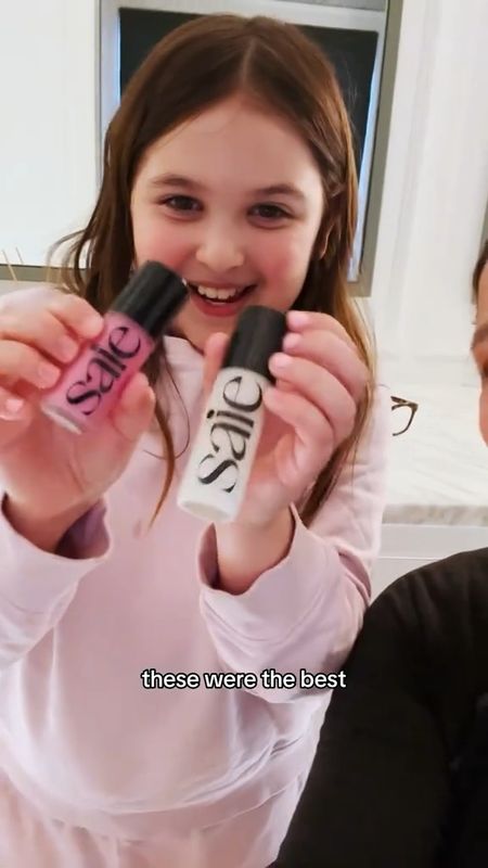 Marlowe’s new favorite after school activity: doing Joanna’s makeup ✨💄