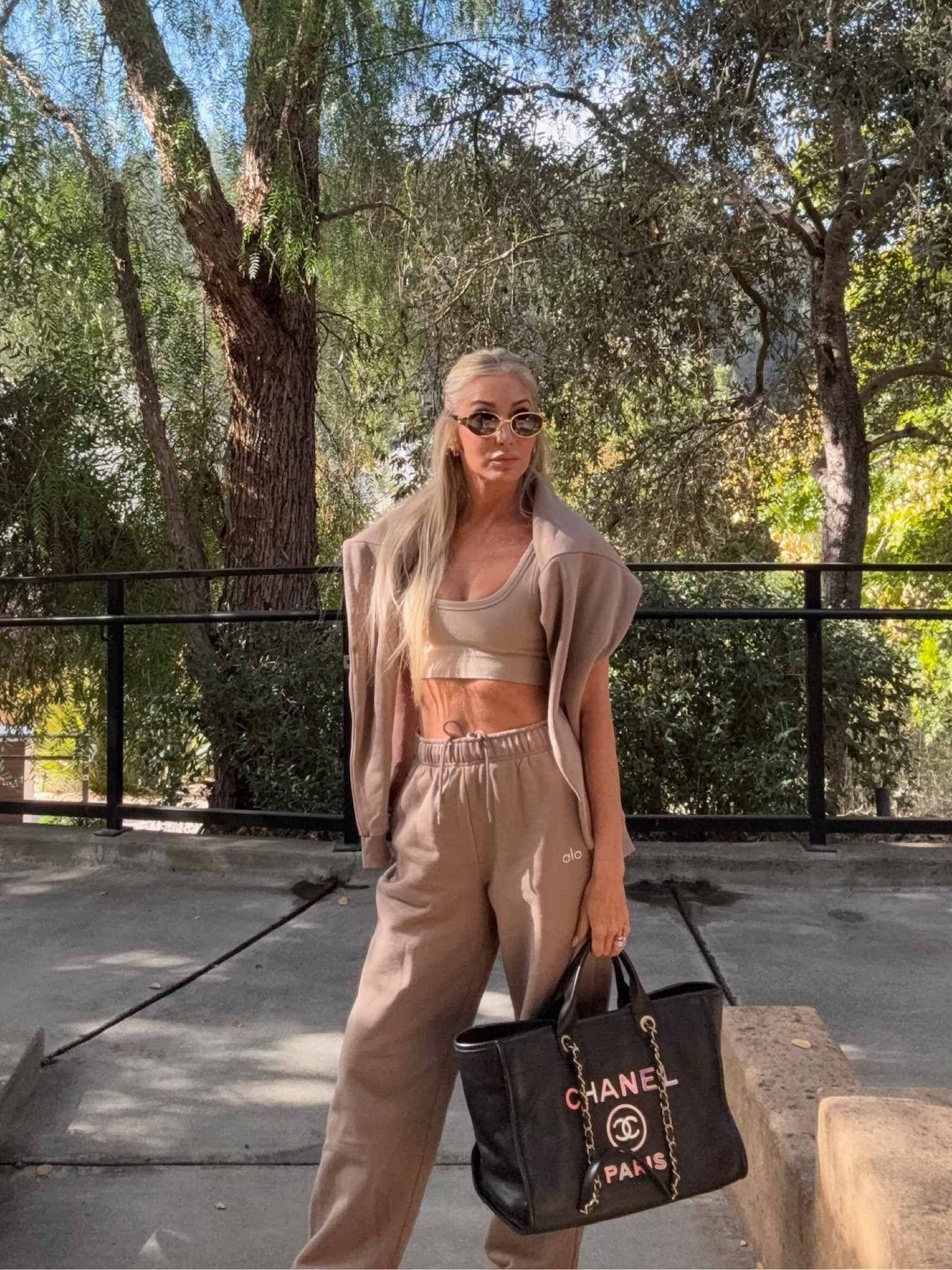Cute & Comfy Alo set for traveling ✈️

#LTKItBag #LTKTravel #LTKStyleTip