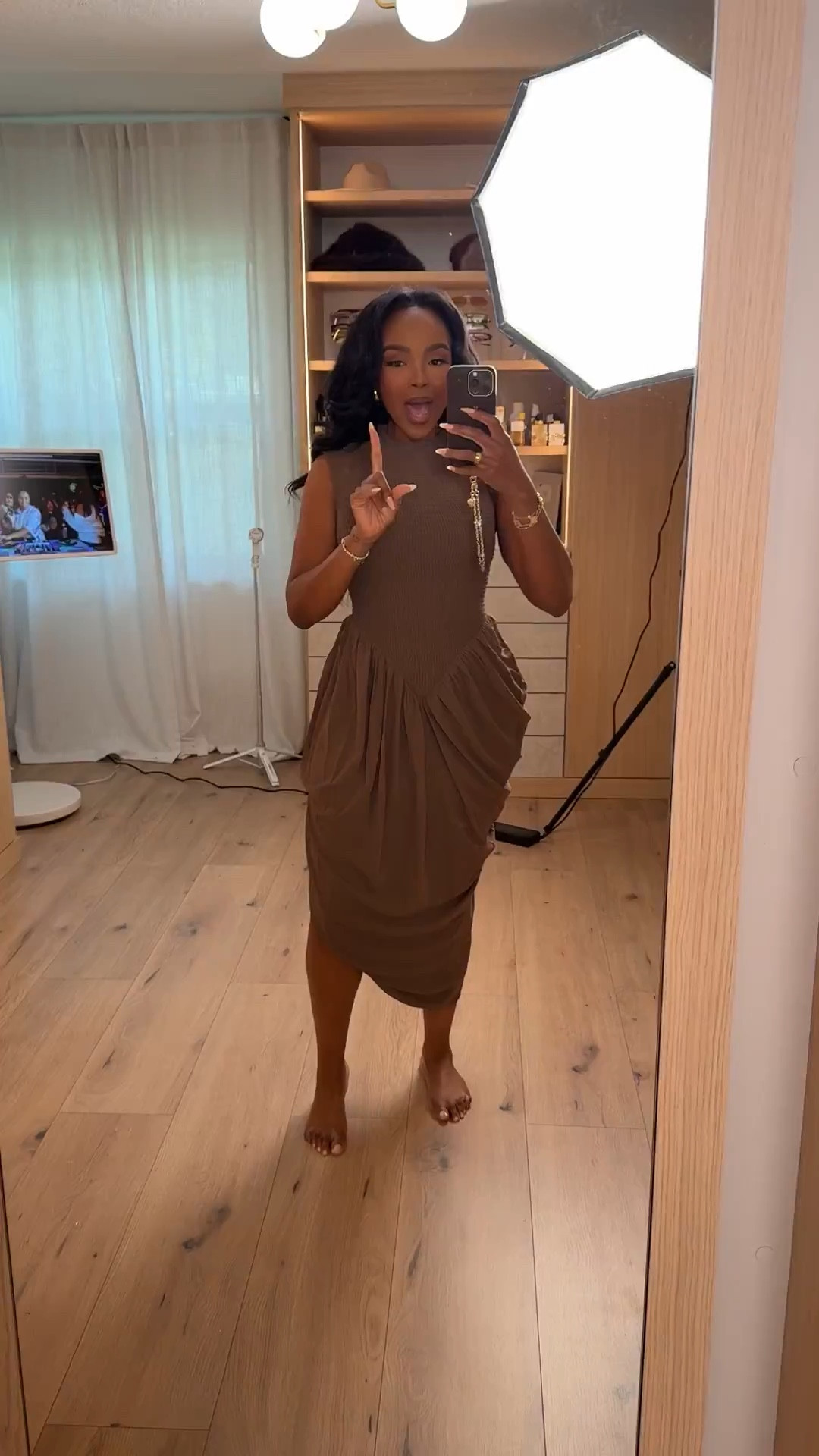 Scroll to shop this chocolate brown dress moment 🤎

This draped midi hugs in all the right places and gives that effortless, put-together look—perfect for date nights, dinners, or an elevated everyday vibe.

📏 Measurements: 5’4”, 140 lbs, 34D bust, 27” waist, 40” hips

Follow me on Instagram and YouTube @kirasfashionfinds
 

#LTKgrwm #LTKootd #LTKPetite