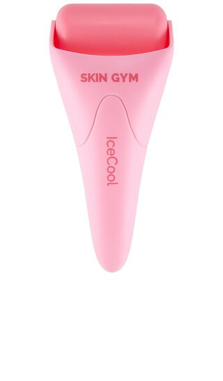 Skin Gym ROLLER FROID PINK COOL GEL ICE ROLLER en N/A - Beauty: NA. Taille all. | Revolve Clothing (Global)
