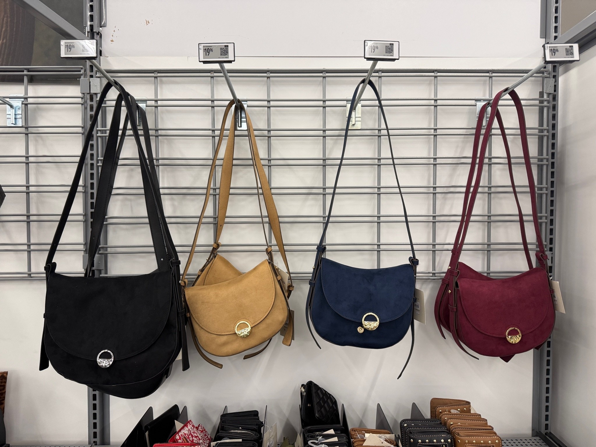 The fall purse you need - on sale for $13.52!🤎

Obsessed with this faux suede saddle bag from Walmart. Gold hardware, adjustable strap, and comes in 4 colors. The perfect everyday fall bag for under $15.