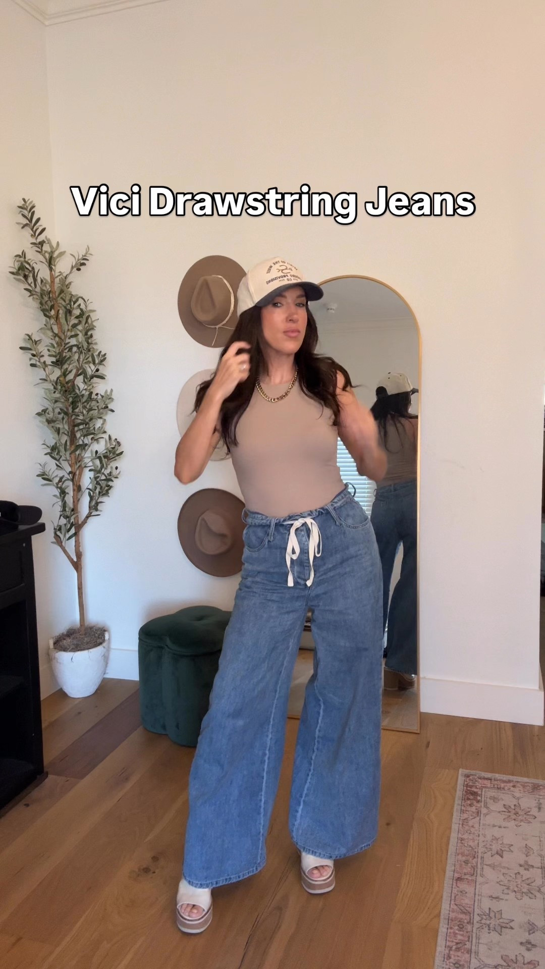 Comfy meets cute 🤍 These drawstring jeans are giving all the relaxed weekend vibes — soft, stretchy, and effortlessly flattering.
•
•
•

#NeutralStyle #EverydayOutfit #EffortlessStyle #ModernCasual #NeutralWardrobe #CapsuleCloset #SimpleStyle #LaidBackLooks #ClassicWithATwist #StyleInNeutrals