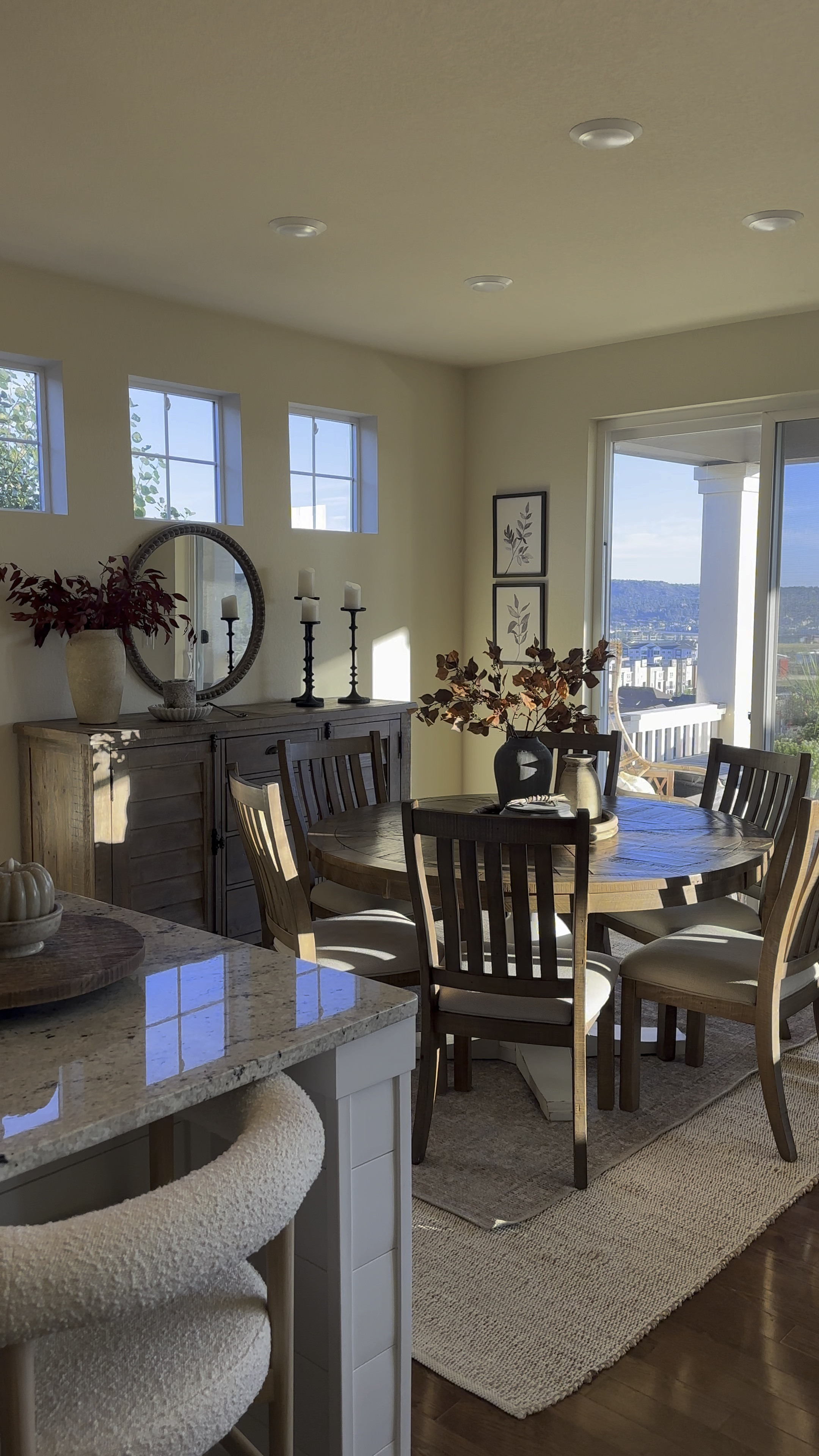 Shop dining

#LTKhome