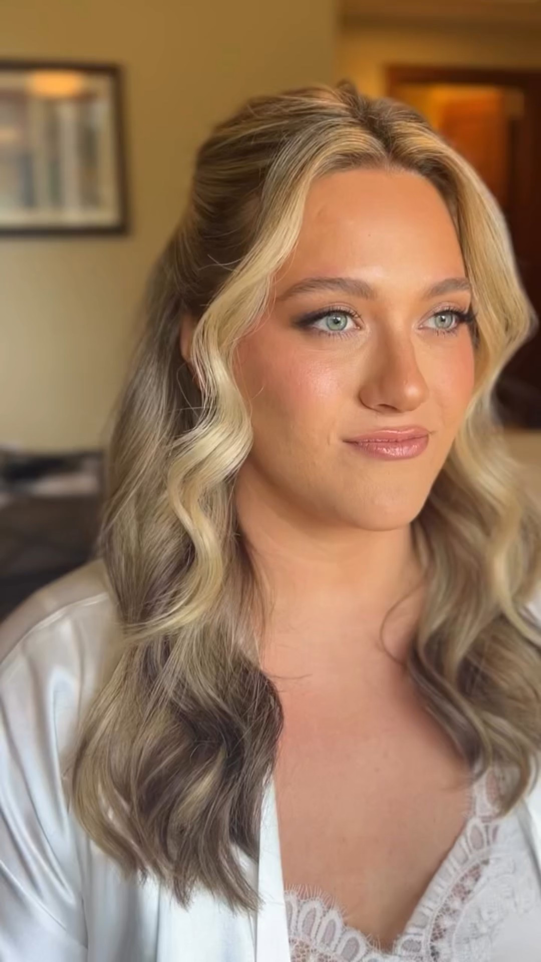 Nikki for @theartistsco @thebeachhousekauai 🤍

Lashes @own.beauty.essentials
Lips @makeupbymario Travis liner & @anastasiabeverlyhills pure hollywood 
Cheeks @rarebeauty happy & @patrickta she’s baked

#kauaimakeupartist #hawaiimakeupartist #theartistsco #kauaihairstylist #hawaiibride