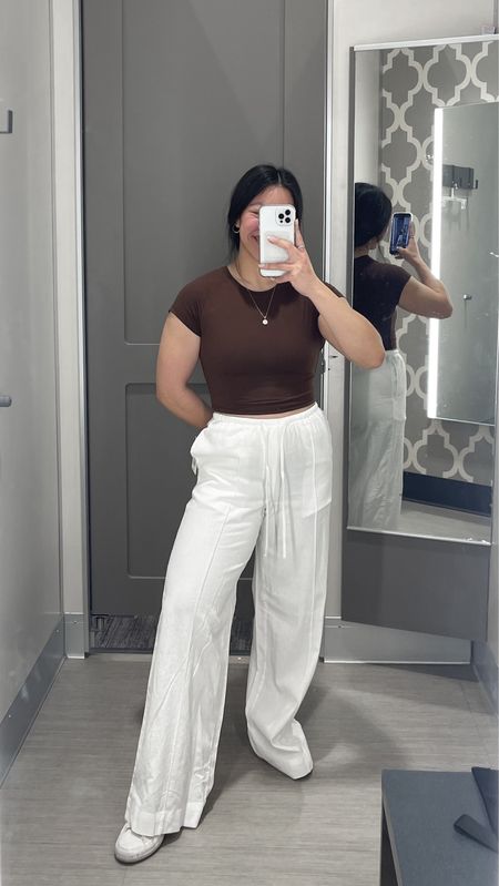 Target white linen pants
Pumiey brown crop top