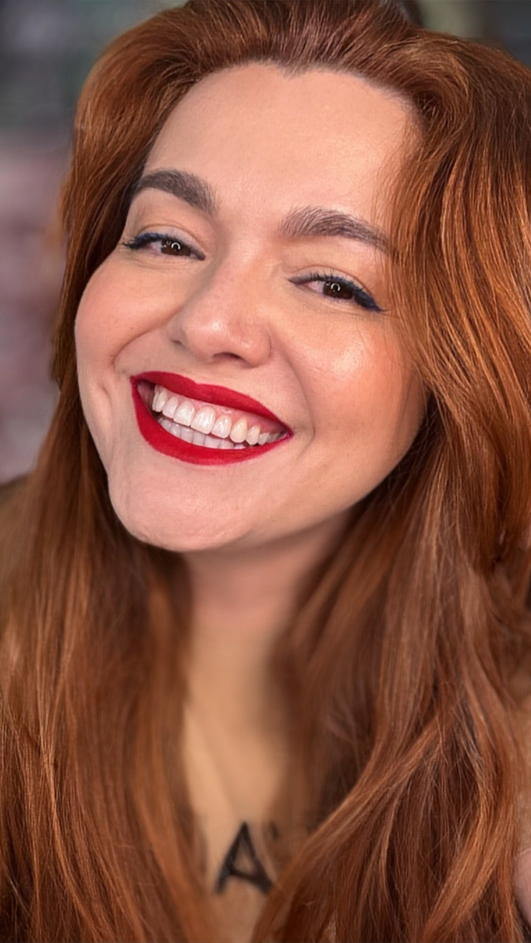 Vamos pra Parte 2 da make completa usando só produtinhos da Sephora! E o melhor: tudo na Chic Week, de 3 a 6 de abril, com descontos incríveis e brindes exclusivos, em todas as compras, na loja do Shopping Anália Franco pra quem me acompanha!

Olhos poderosos:
	•	Caneta delineadora Oceane by Mariana Saad pra um traço perfeito.
	•	Lápis de olhos Sephora Collection pra dar aquele acabamento.
	•	Máscara de cílios Fenty Beauty pra cílios volumosos e alongados.
	•	Gel Sourcils Transparent Clear Brow Gel pra sobrancelhas definidas e no lugar!

Pele e lábios impecáveis:
	•	Blush Drunk Elephant pra aquele ar saudável e iluminado.
	•	Batom e lápis da Kylie Jenner pra um bocão incrível.
	•	Finalizei tudo com o Fix+ da MAC Cosmetics pra segurar a make o dia todo!

Todos esses produtos você encontra na Sephora durante a Chic Week! Corre aproveitar!

#ChicWeekSephora #SephoraBrasil #MakeCompleta #MarianaSaad #OceaneBeauty #FentyBeauty #KylieCosmetics #DrunkElephant #MACCosmetics #SephoraCollection #MakePerfeita #BeautyLovers #MakeDeLuxo #DicaDeMaquiagem #BelezaChique #AchadosSephora #PromoSephora #ShoppingAnáliaFranco #BrindesExclusivos