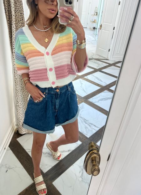 Wearing a size small in the shorts but they run huge so swapping for a smaller size! 

Amazon fashion, gold sandals, denim shorts, free people, women’s shorts, spring cardigan, spring fashion, summer fashion, casual outfit, Emily Ann Gemma 

#LTKGiftGuide #LTKstyletip