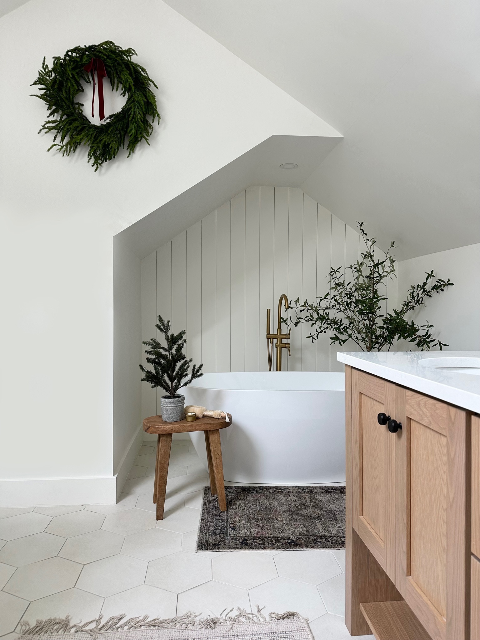 Minimal Christmas Decor // Christmas Wreath // Bathroom Renovation // Bathroom Decor for Christmas // Bathroom Design // Christmas Wreath

#LTKsalealert #LTKhome #LTKHoliday