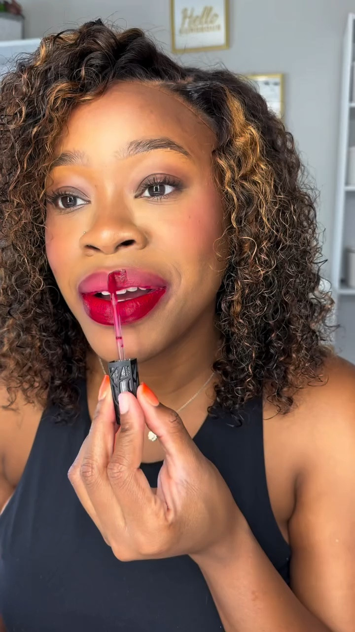 @thelipbar #TLBBestReds — lippies that have my ♥️ 

I’m wearing the following: (in order from video)

Mastermind - Deep Oxblood Red (NEW!)
 
Hot Mama - Bright Red (my favorite!! 5 ⭐️)

Bawse Lady - Deep Blue Red 

•••••••

I have to know, which color is your favorite? Which would you try? #thelipbar #redlips #liquidmattelipstick #liproutine