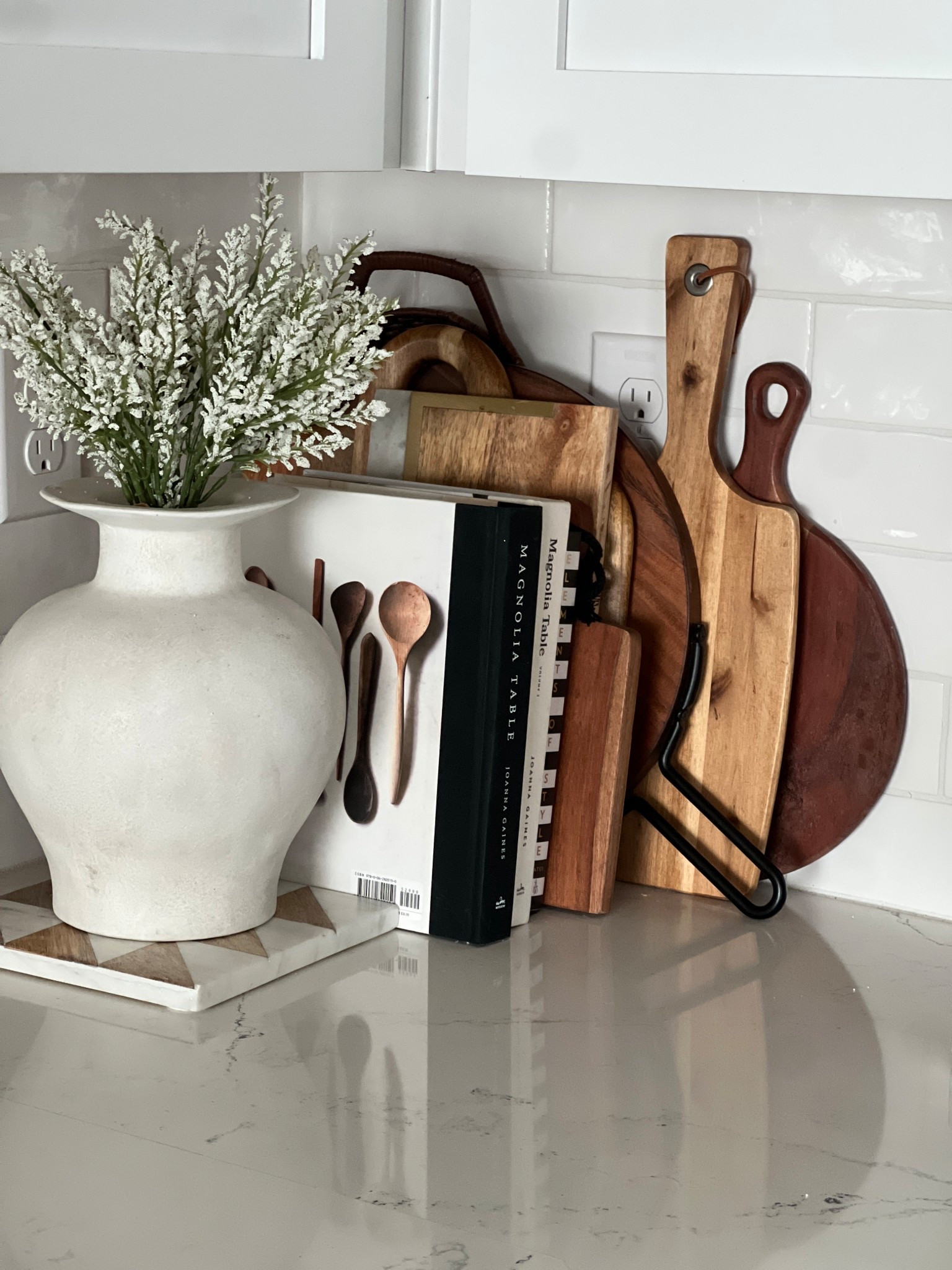 Spring kitchen corners, spring kitchen, decor, wood cutting boards