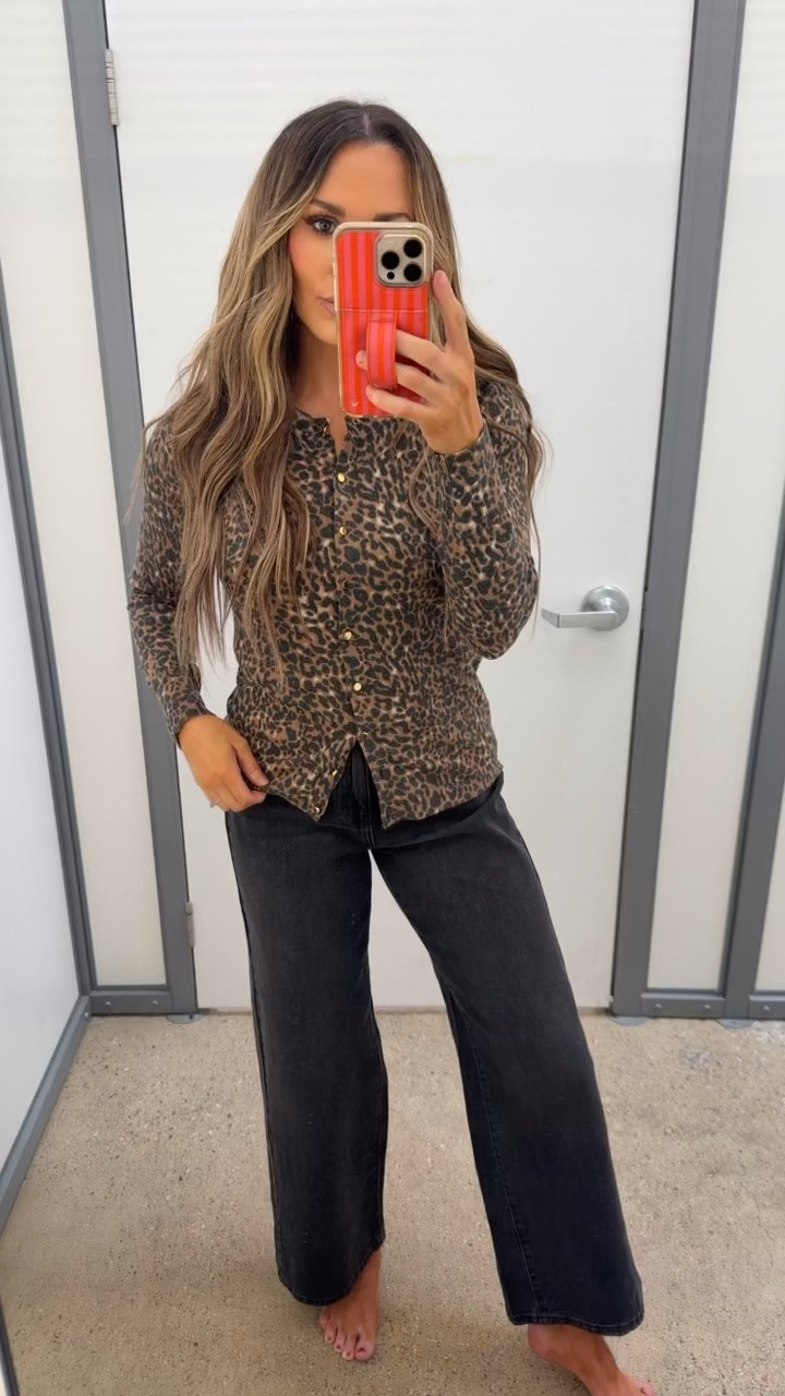 Cutest cardigan 
Size small

#LTKSaleAlert #LTKOver40 #LTKTall