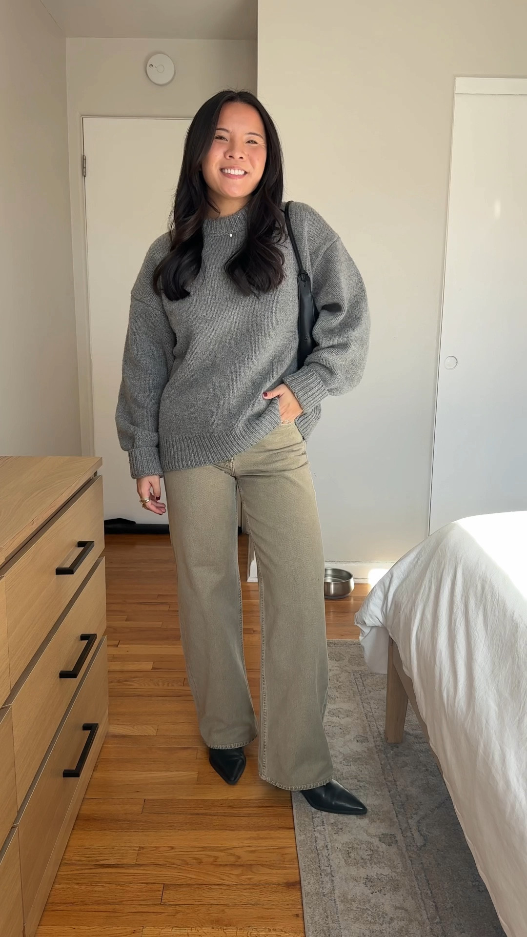 Sweater: size small
Jeans: size 26