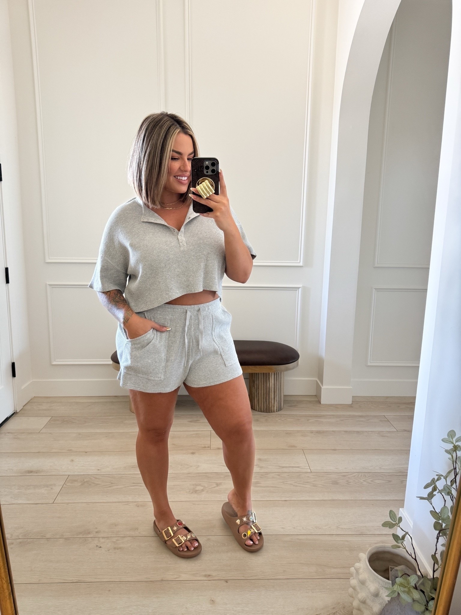 Size M in top 
L in shorts 
#aerie #crocs

Comment SHOP below to receive a DM with the link to this post on my LTK ⬇ https://liketk.it/6j7C2

https://liketk.it/6j7C2
