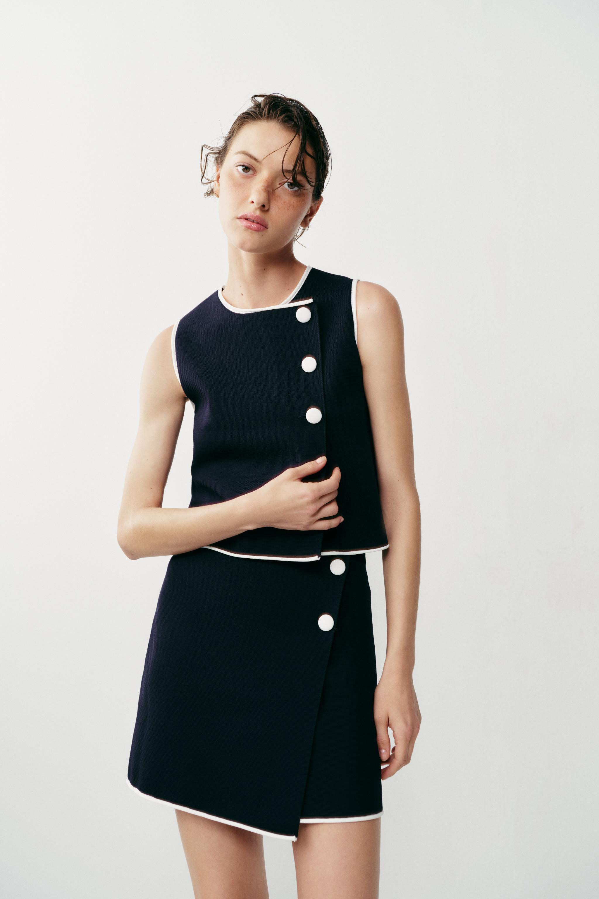 CONTRAST BUTTON KNIT TOP | Zara UK