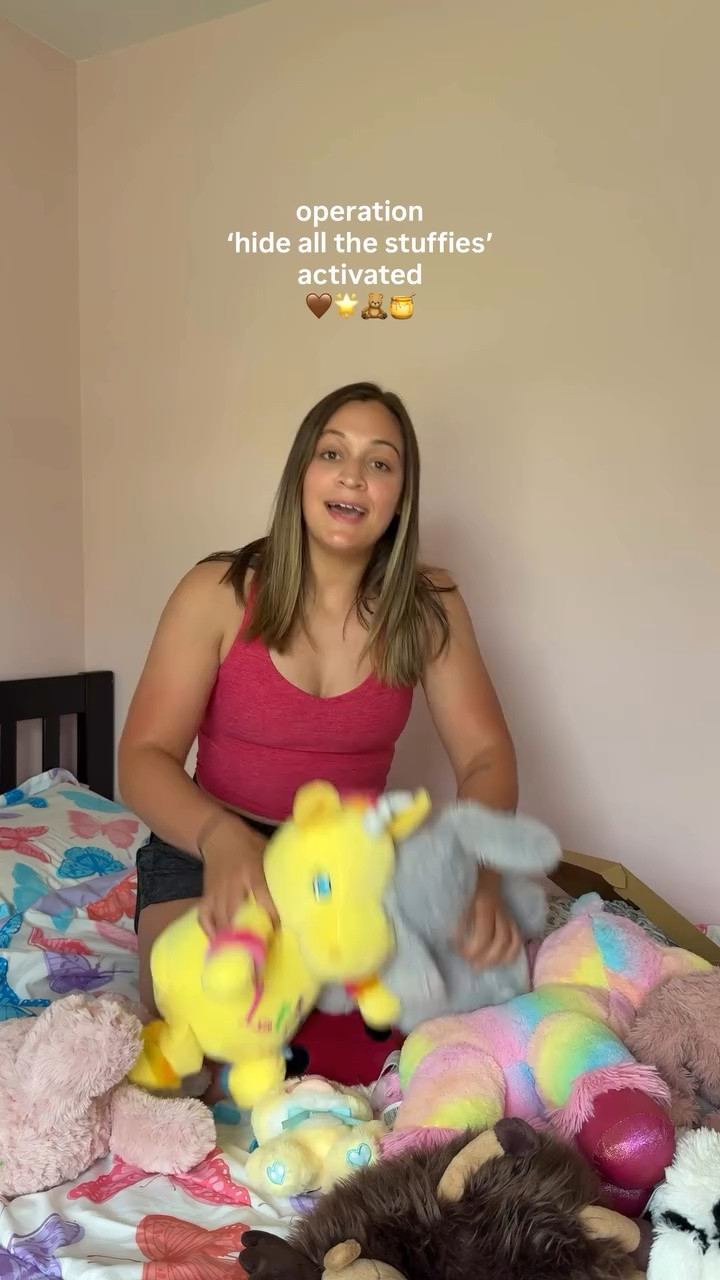 The nostalgia this gave me 🥺🥺🥺🥺 I think I need one for my room LOL

Comment “hammock” for a DM with the one we used!! 🌟

#girlmom #momoftwo #teddybearhammock #momhack #sahm