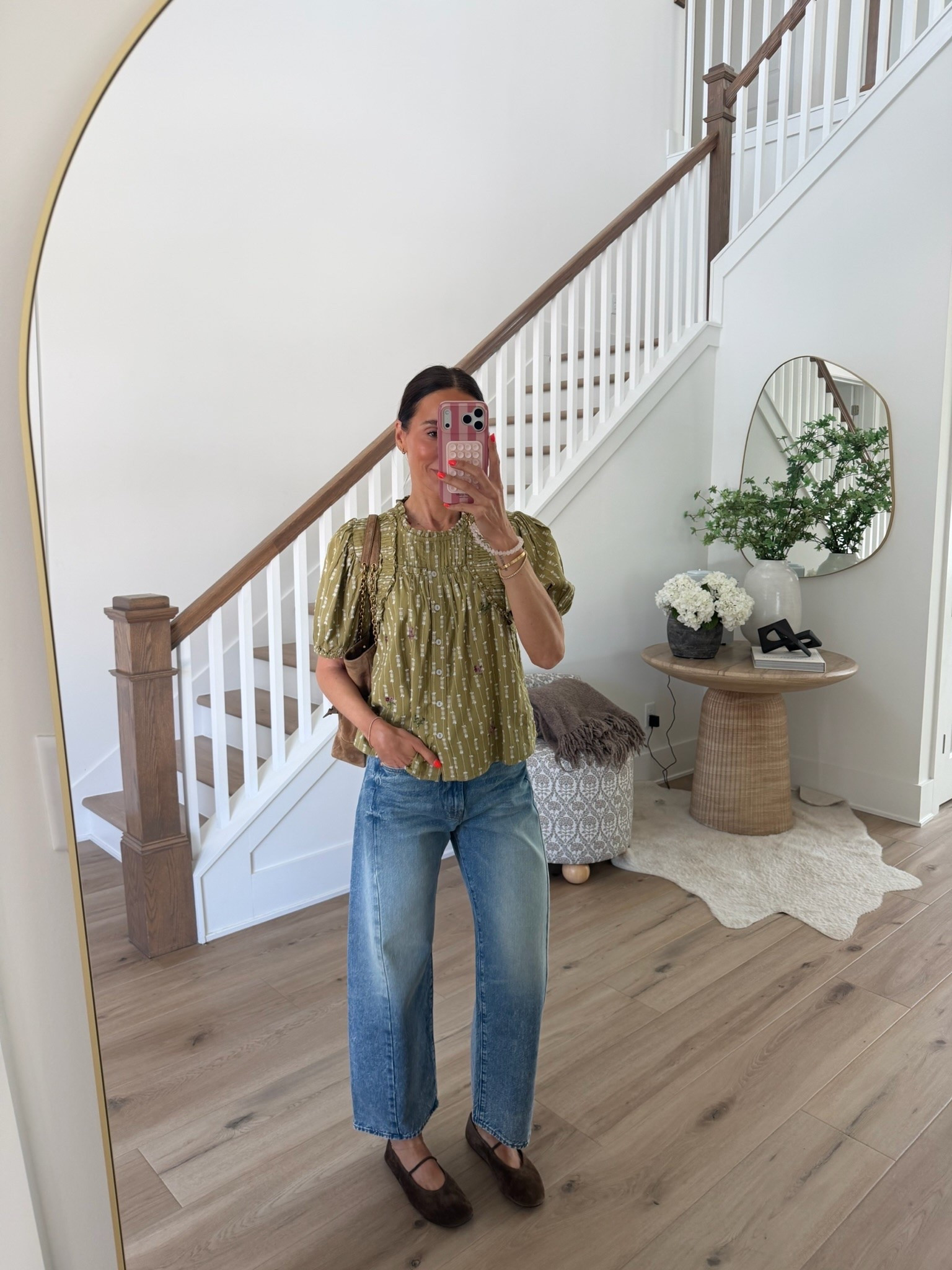 This blouse has such pretty detail between the subtle floral print, textured fabric and puff sleeves. I love the olive tone with relaxed denim and brown flats for that in between summer and fall stretch.

25 in jeans, XS top

olive green blouse, floral blouse, puff sleeve top, textured blouse, transitional outfit, fall outfit idea, casual denim outfit, barrel jeans, brown flats, everyday style, annabrstyle

#LTKootd #LTKSeasonal #LTKOver40
