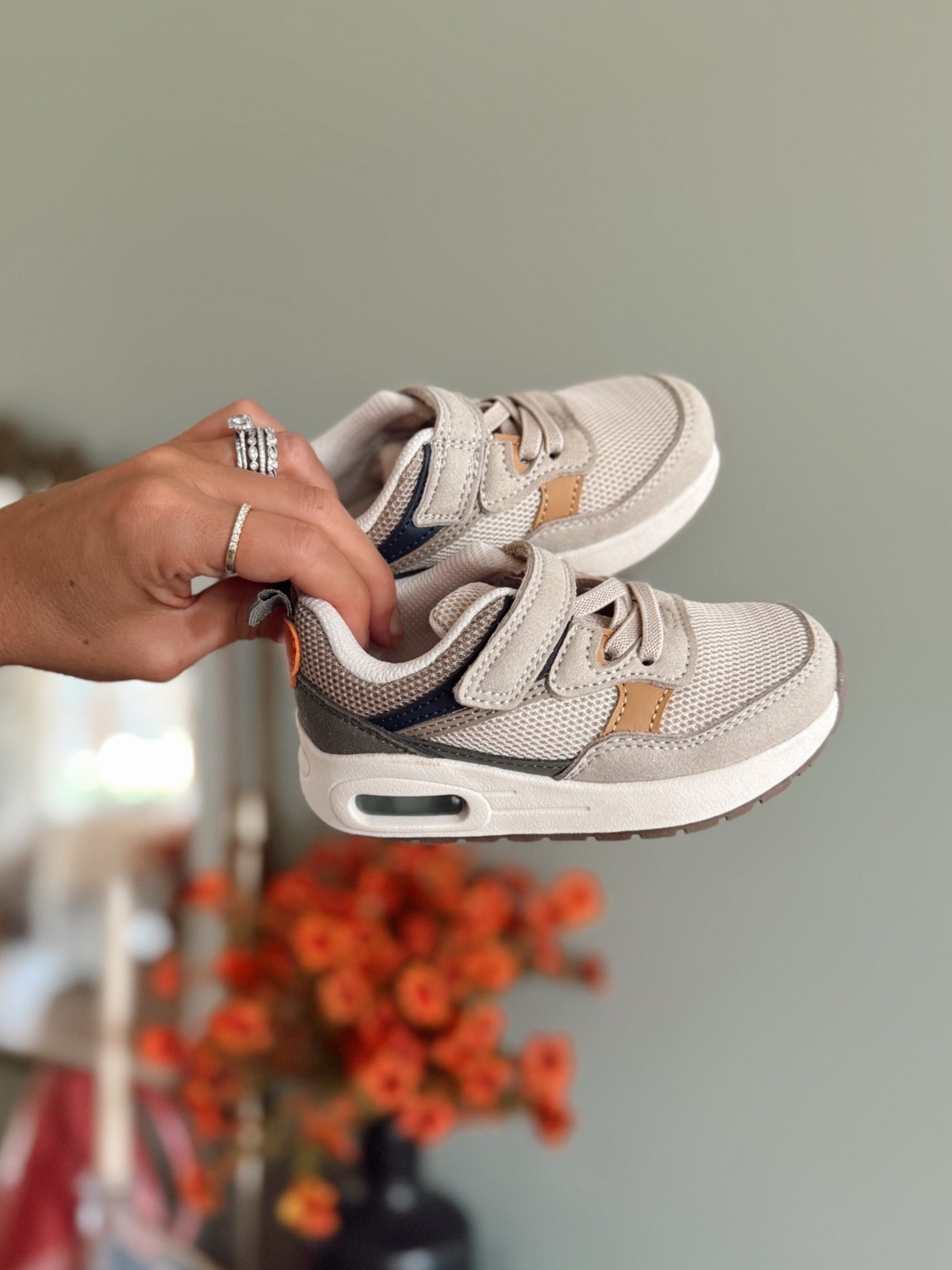 Cutest toddler boy sneakers!!

Boy shoes, toddler boy shoes , target finds

#LTKmomlife #LTKBaby #LTKKids