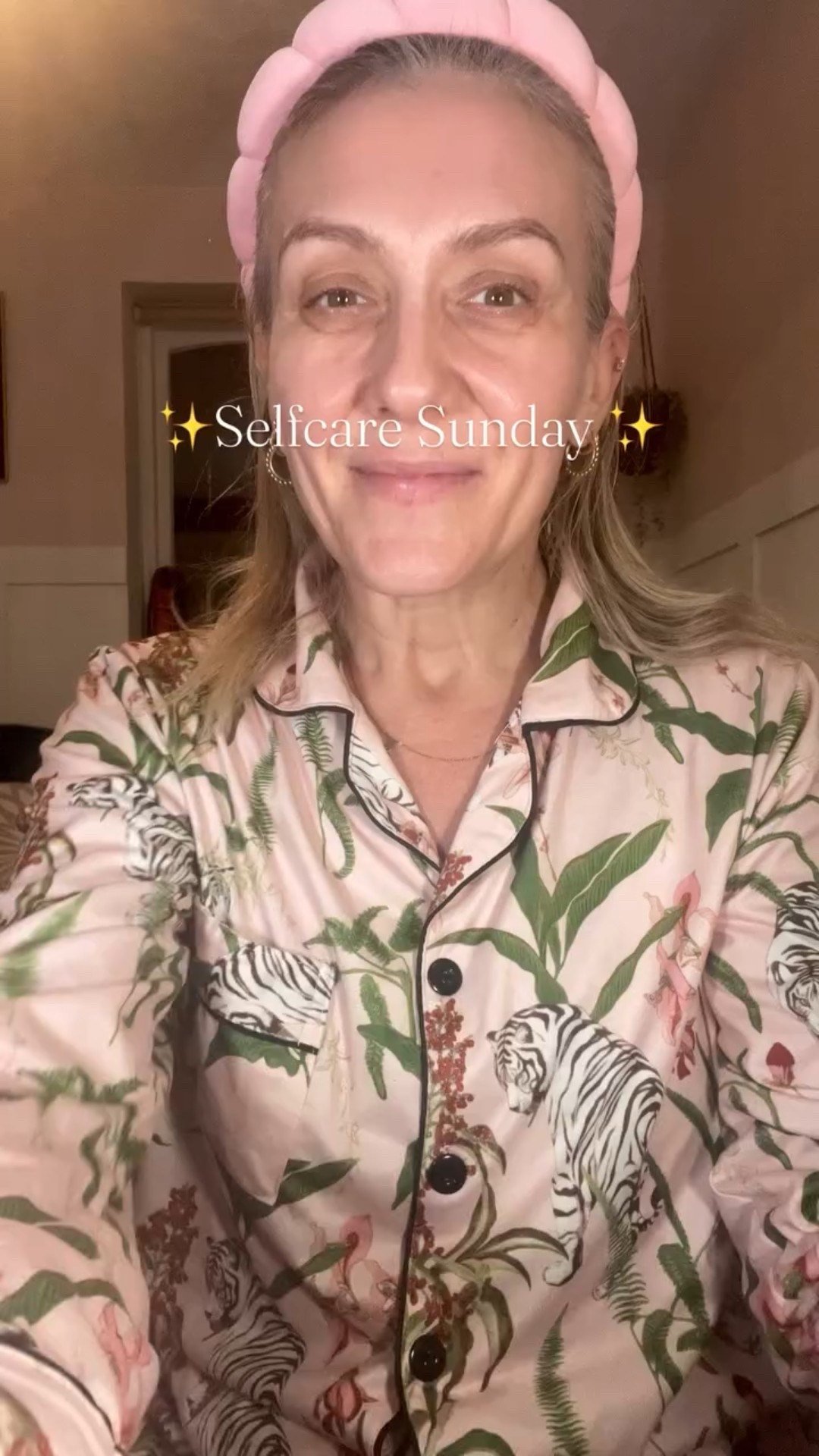 Sunday self-care, but make it ✨productive✨

Starting with @thebodyshop Drops of Youth Liquid Peel to politely evict the dead skin, followed by the @espaskincare Clean & Green Detox Mask because my pores deserve therapy too and finishing strong with @espaskincare Overnight Hydration Therapy so I wake up glowing like I’ve got my life together.

Proof that doing absolutely nothing can still feel like an achievement 😌💆‍♀️

Links in my LTK 💗✨

#sundayselfcare #skincareroutine #selfcaresundays #loveyourskinagain #simpleroutine