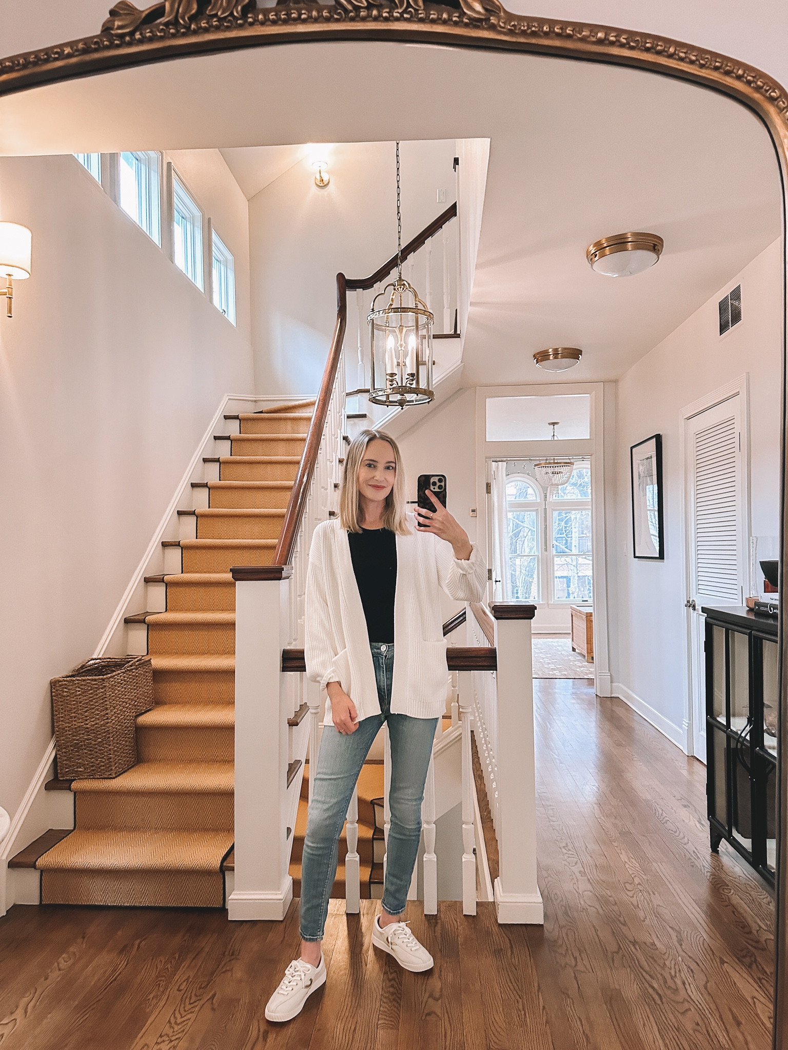 Gorgeous cardigan with pockets. Comes in so many colors and under $50! 

#LTKunder50