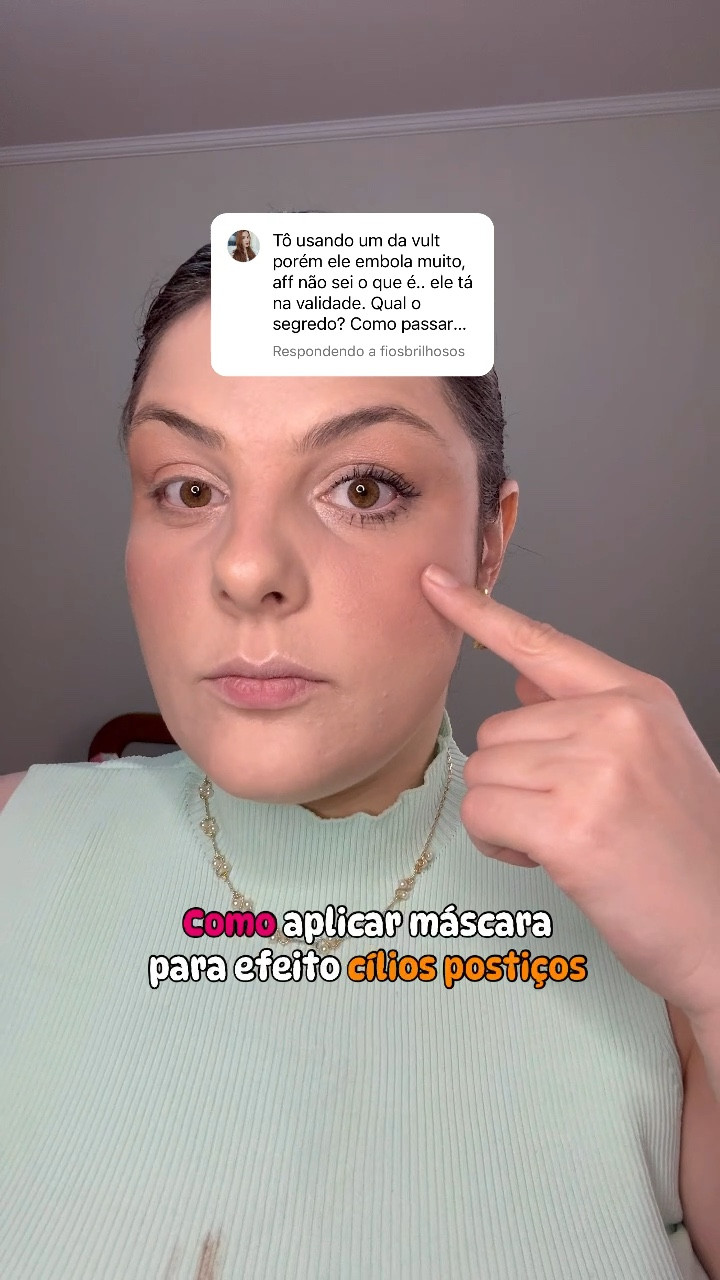 Consegui esse efeito com a máscara Sky High e a aplicação caprichada. Os acessórios são opcionais, mas fazem toda diferença nos cilios.

O lápis marrom esfumado da impressão de ter mais cílios.

O curvex deixa os cilios retos mais curvados. Os meus são retos, então uso muito.

O aplicador da máscara determina o efeito dela. A Sky High tem um aplicador duro com cerdas curtas, o que é ideal para os cílios pequenos como os meus e deixa os cílios bem separados.

O pente de cílios é um acessório que ajuda a soltar os grumos. 

#LTKbrasil #LTKbeauty #LTKstyletip