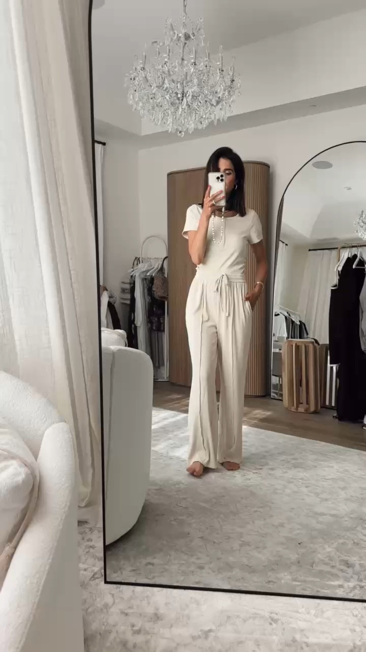 Sharing one of my favorite sets from Amazon ✨ I’m just shy of 5-7” wearing a size S
StylinByAylin, Aylin

#LTKootd #LTKSeasonal #LTKgrwm