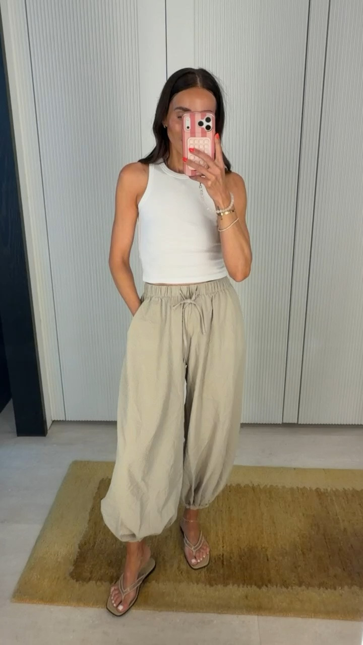 Balloon pants, I'm wearing size XS.

#LTKootd #LTKOver40