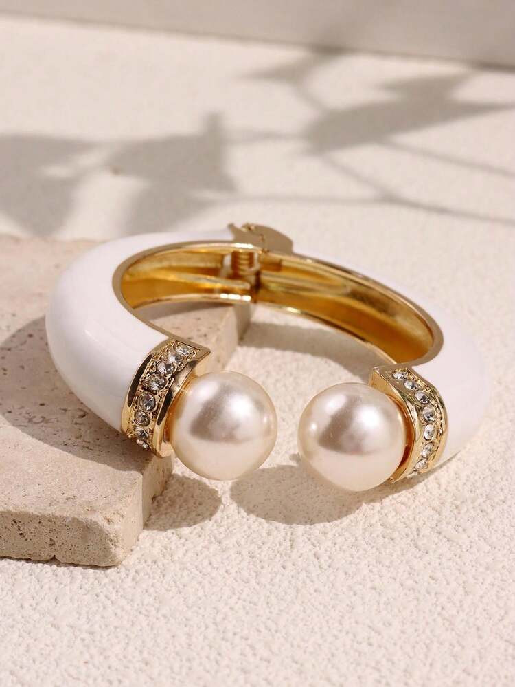 1pc Exaggerated Black & White Asymmetrical Stacked Bracelet, Vintage Fashionable Bracelet With Large Pearl & Diamond Pentagram Decor, Charming Jewelry For Women, Autumn/Winter | SHEIN