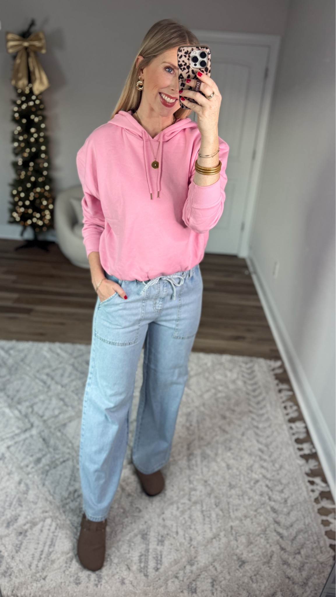 Weekend Walmart Wins try-on
Bubble hem hoodie- small
Elastic waist jeans- small 

#LTKFindsUnder50 #LTKootd