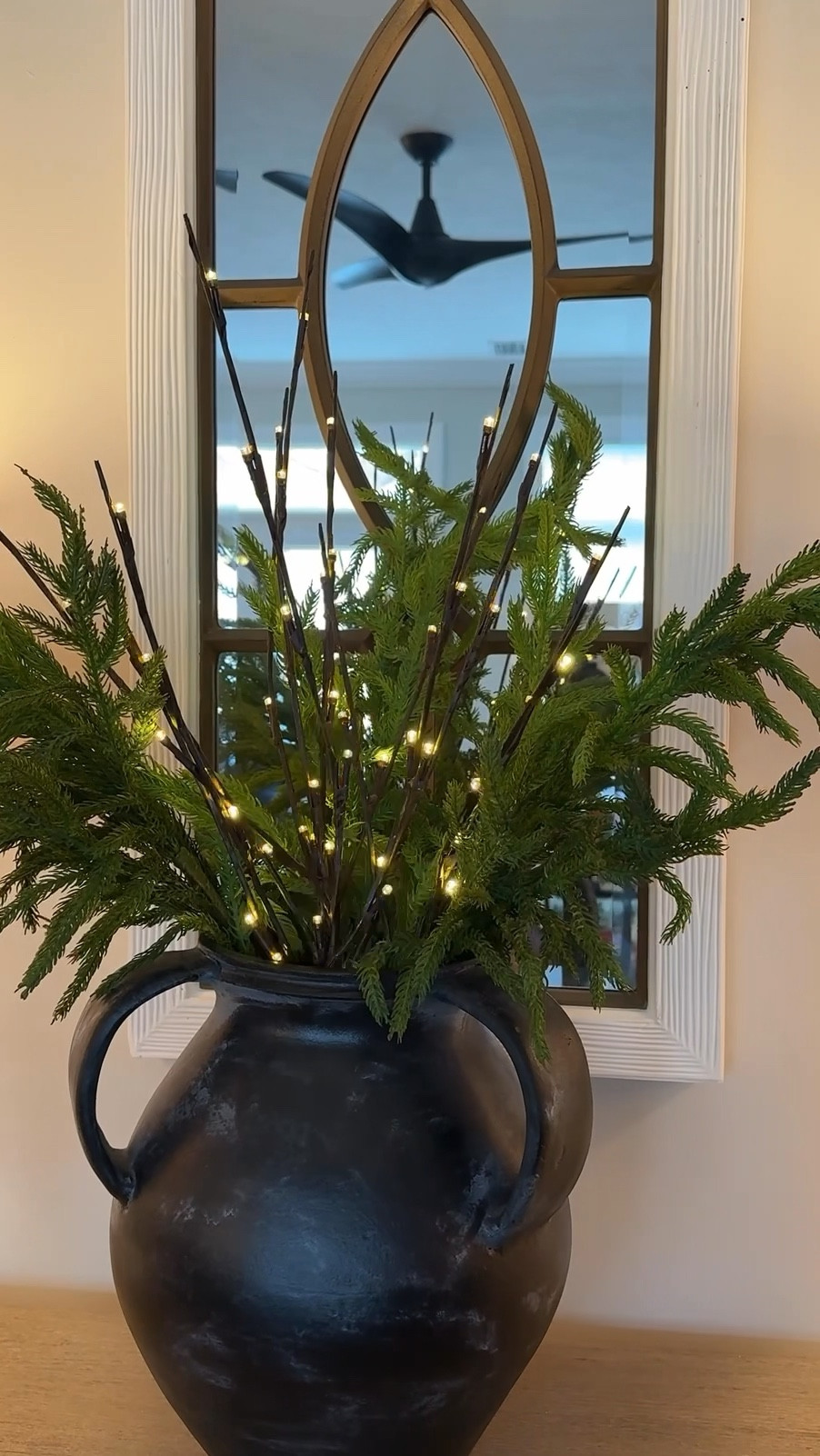 add cordless twinkling lights to your vases for gorgeous holiday decor 

#christmasdecor #christmasvase #twinklinglights #flowerarrangement 


#LTKSeasonal #LTKFindsUnder50 #LTKHome