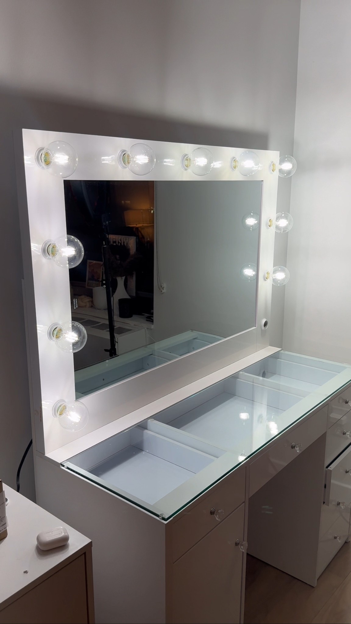 makeup vanity of my dreams ❤️

#LTKBeauty #LTKHome