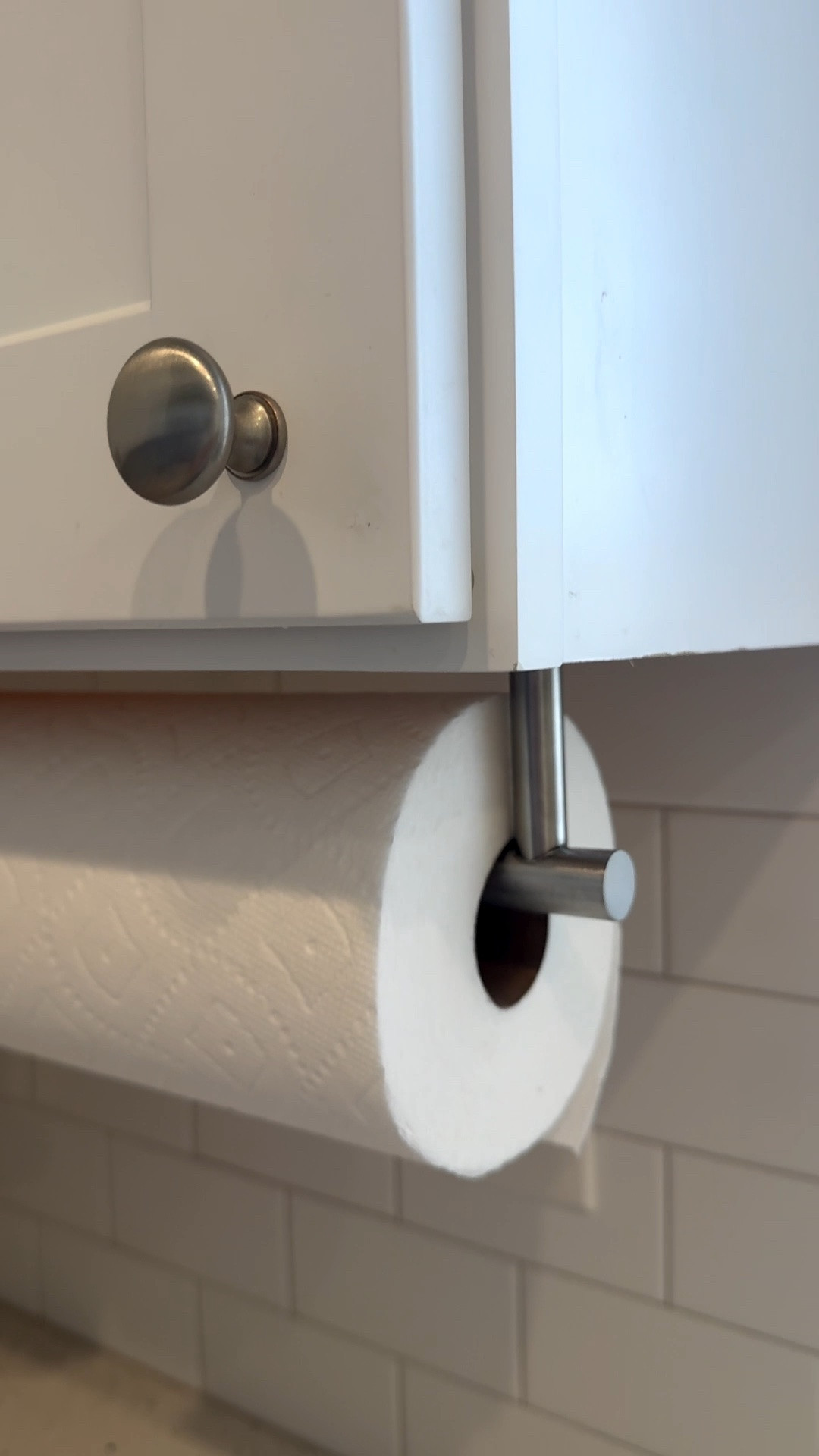 Best $8.99 I’ve spent in a while! 💸

I absolutely love this under cabinet paper towel holder! It’s made for you to choose your installation method - adhesive or screws! I chose the adhesive, zero drilling is always a bonus for me!

You can save counter space and snag a paper towel easily with one hand! Yes please!

If you want one too, comment “kitchen” and I’ll send it right over! 🤍

#papertowelholder #kitchengadget #kitchenhack #homeessentials

#LTKHome