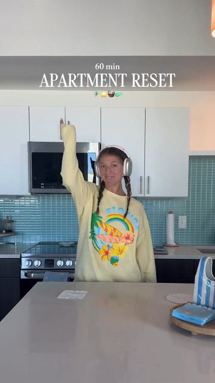 much needed apartment reset 🩵🫧🏠 the weather is cold in florida so I feel like cleaning & sleeping ✌🏼 

#weeklyreset #cleanwithme #apartment