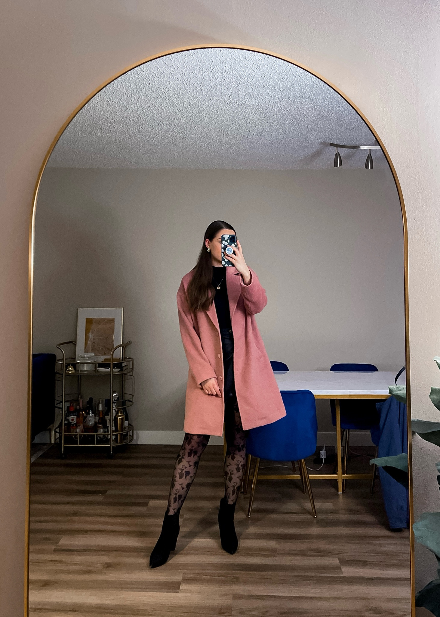 dusty rose coat 🥀

winter coat, dress coat, floral tights, gold earrings, ootd, ootn, pink coat

#LTKstyletip #LTKSeasonal #LTKfindsunder100