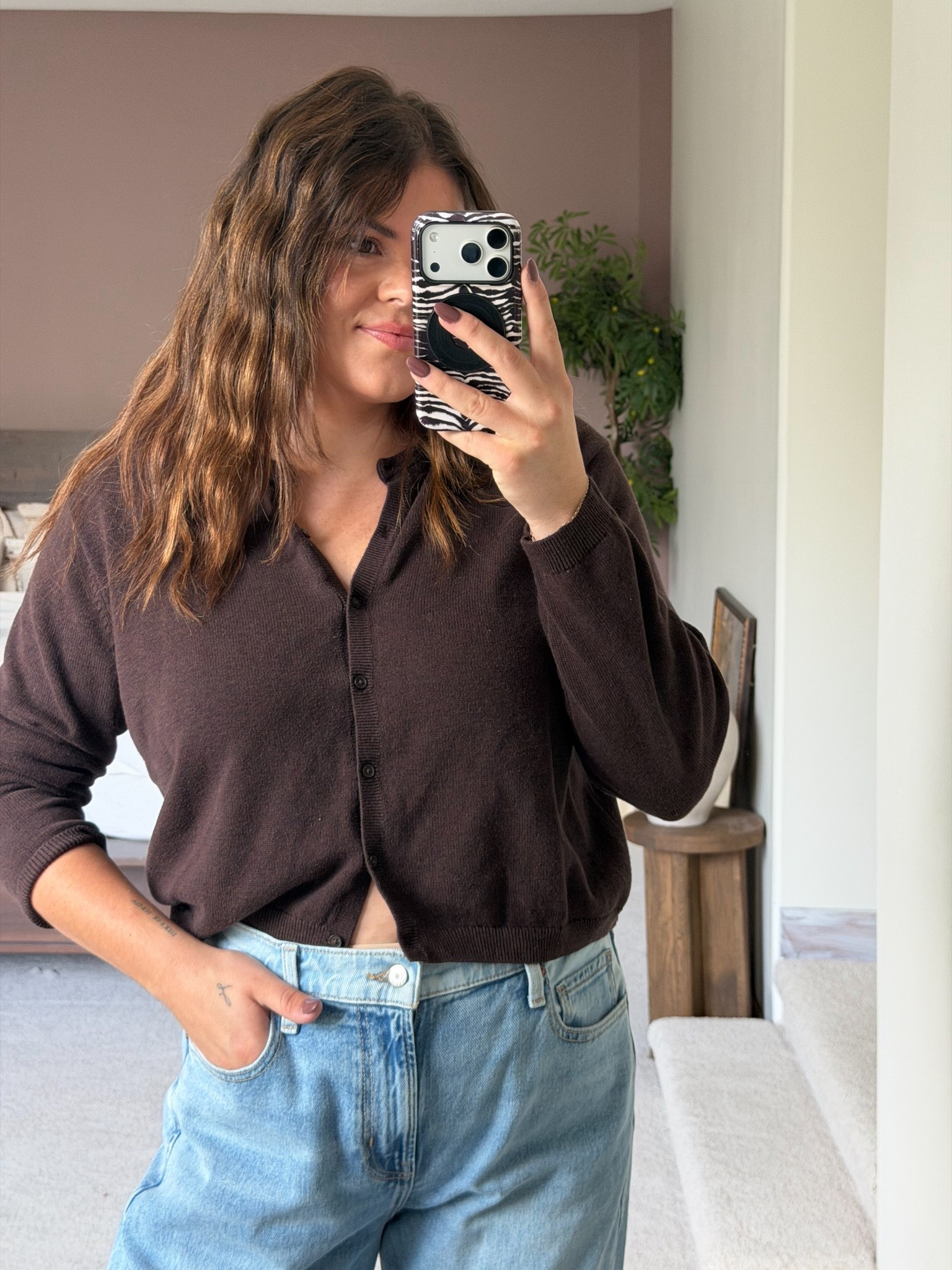 Casual fall outfit
Sweater size large from Gap
Two-tone barrel jeans from Old Navy size 14, fit like a midrise


Midsize, size 12, size 14, mom style, curvy outfit, thick tummy approved