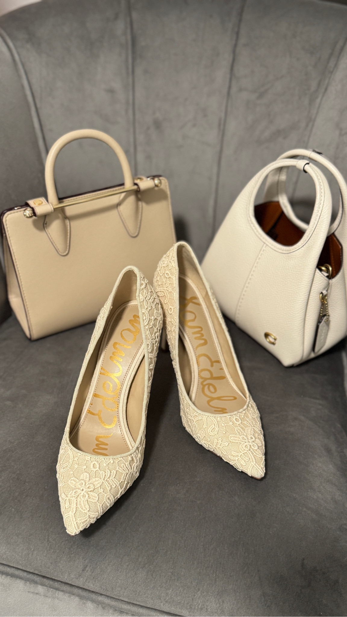 The cream colored bag I needed! 😍
Strathberry Mini Tote Oat
Coach Lana 19 Chalk

#LTKstorytime #LTKgrwm