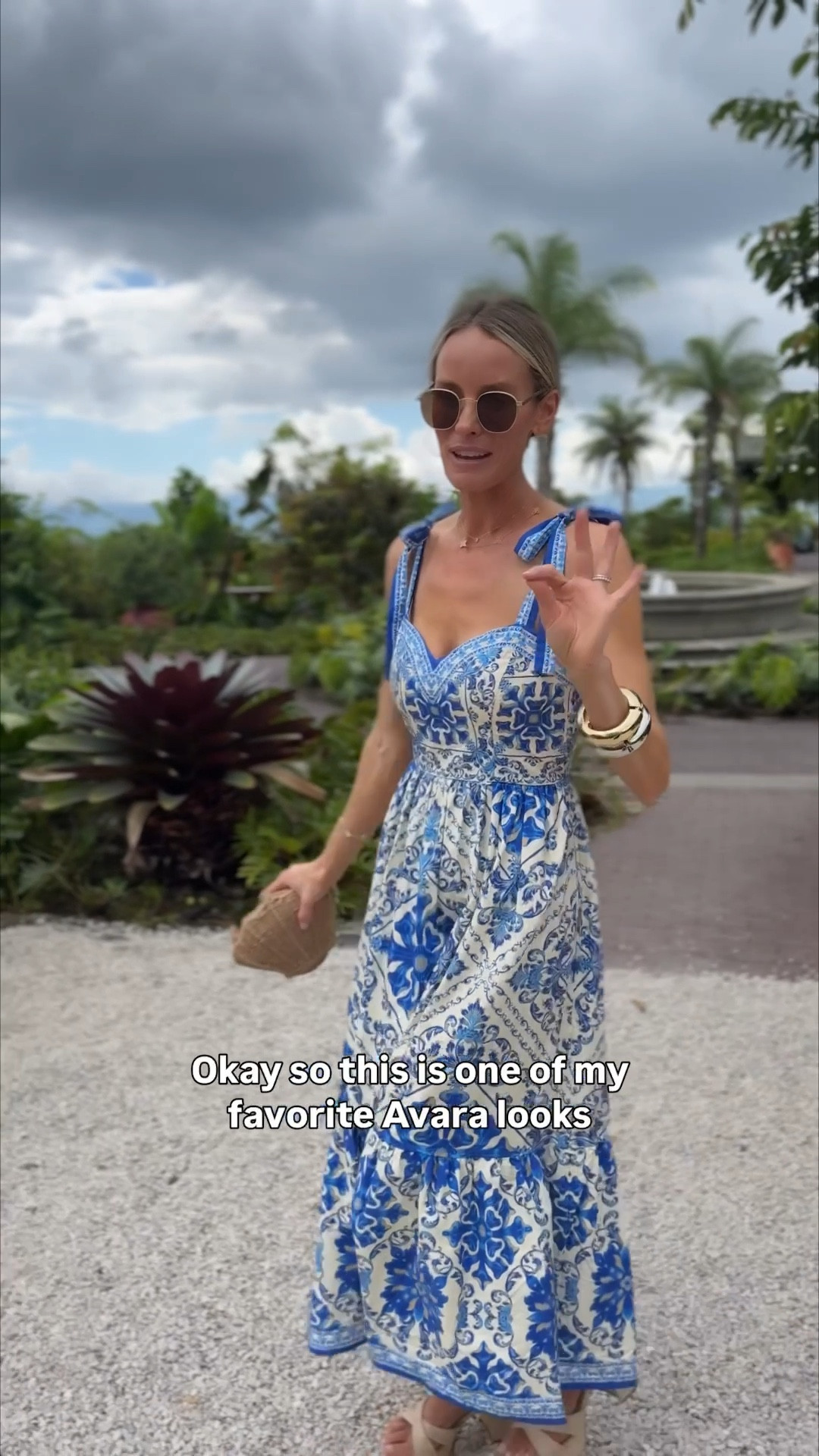 She’s so good! Poplin and all the details we love! Size XS! 