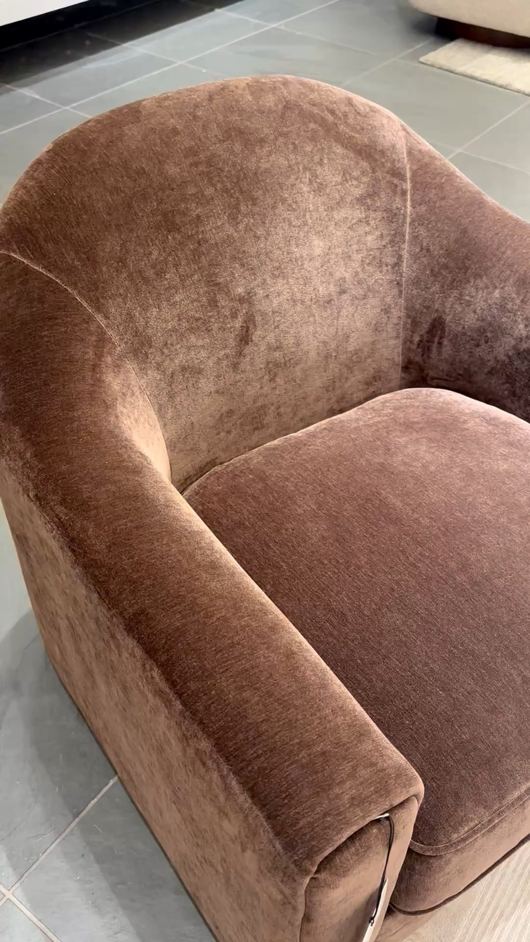 A cozy lounge chair to unwind — soft, inviting, and honestly feels like it could give you a hug.

#loungechair #cozyhome #livingroom #accentchair #homedecor #ltkhome


#LTKHome #LTKSaleAlert