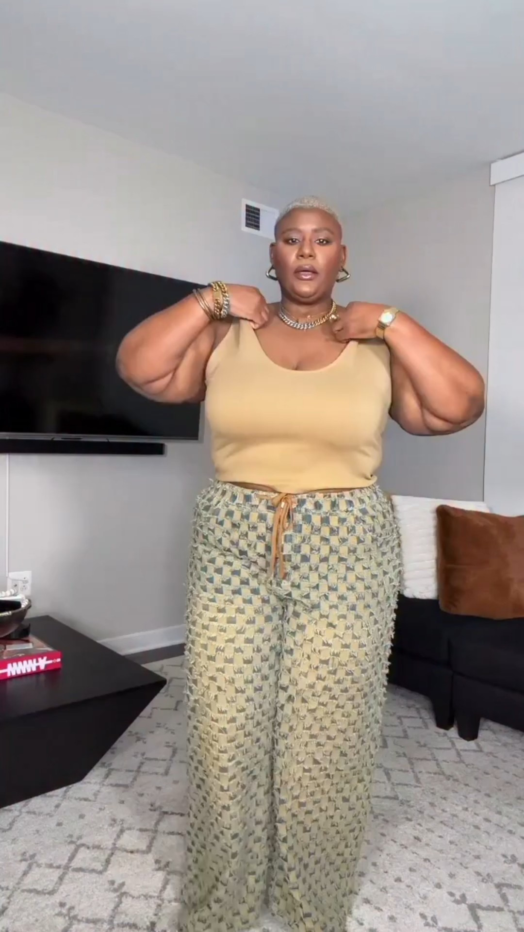 Now hear me out… I could have pulled off the first jacket with the right bag/shoe combo 😅 but I preferred the shape that the second jacket created with the larger shoulders 🥰 plus it was actually cold outside so I needed something that did more than bring vibes 🤣

tank: @goodamerican 
denim: @sheincurve 
teddy jacket: @rainbowshops 
cream jacket: @fashionnovacurve 
shoe: @walmartstyle @walmart