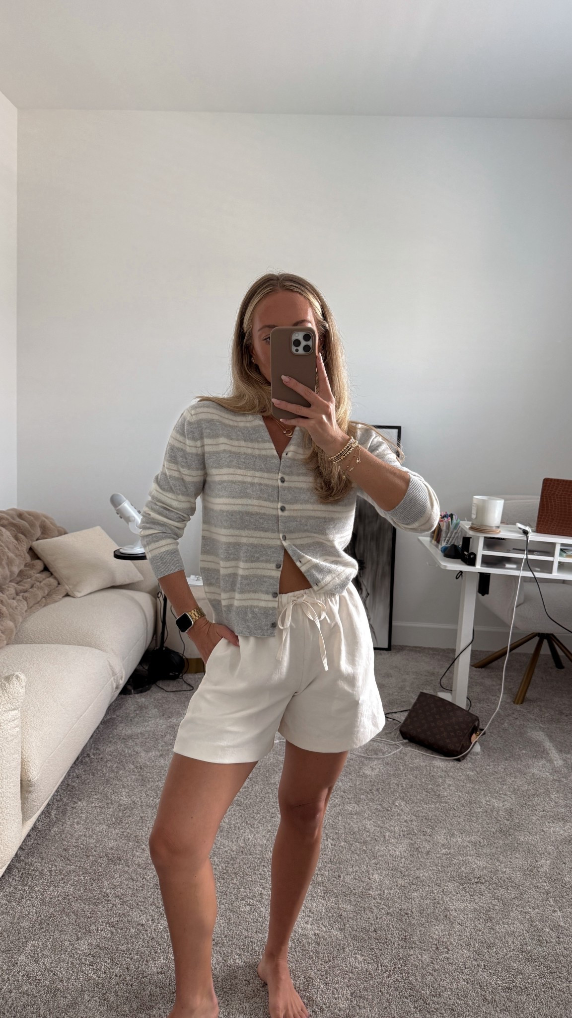 Just finished my @Aritzia try-on haul and this is the cutie
OOTD I picked out for today! Grabbed one of their Bare Cashmere cardigans because it's lighter for spring/ summer. Pairing it with the Lodge Short.

Aritzia outfits, Aritzia lodge, lodge shirts, Aritzia cashmere, spring outfit

#LTKgrwm #LTKSeasonal #LTKootd