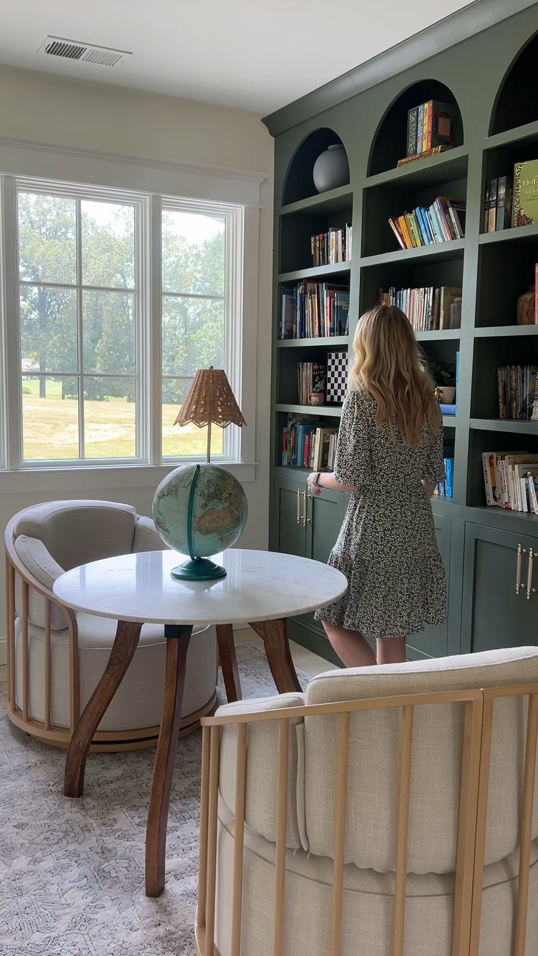 Reading Loft Rug 📚 If you are looking for a cozy, soft and neutral area rug, this one by Loloi is ideal! 

#LTKVideo #LTKFamily #LTKHome