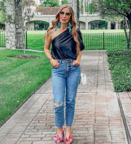 Abercrombie jeans, jean sale, date night look, amazon tops, style over 40 
Use code DENIMAF for 25% off abercrombie jeans 

#LTKsalealert #LTKSale #LTKstyletip