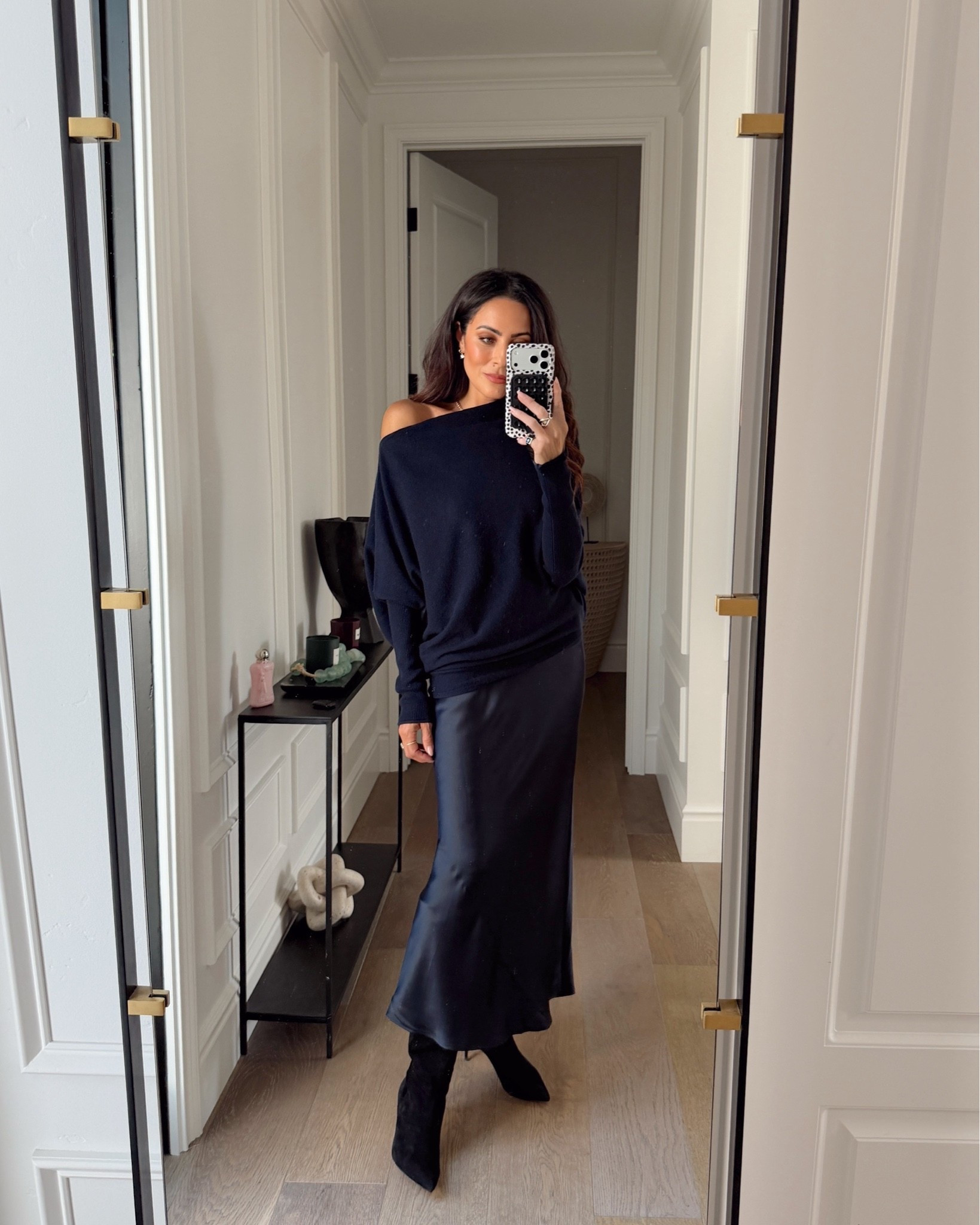 Luxe doesn’t have to mean expensive, cashmere and washable silk from @Quince changing the game. 💙
#quincepartner

#LTKSeasonal #LTKOver40