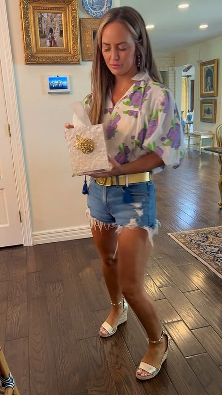 Here’s how I turned my Southern Tribute tissue box into a floral arrangement! 

Spring outfits - floral top - denim shorts - Valentino belt - home decor 

#LTKstyletip #LTKhome #LTKFind