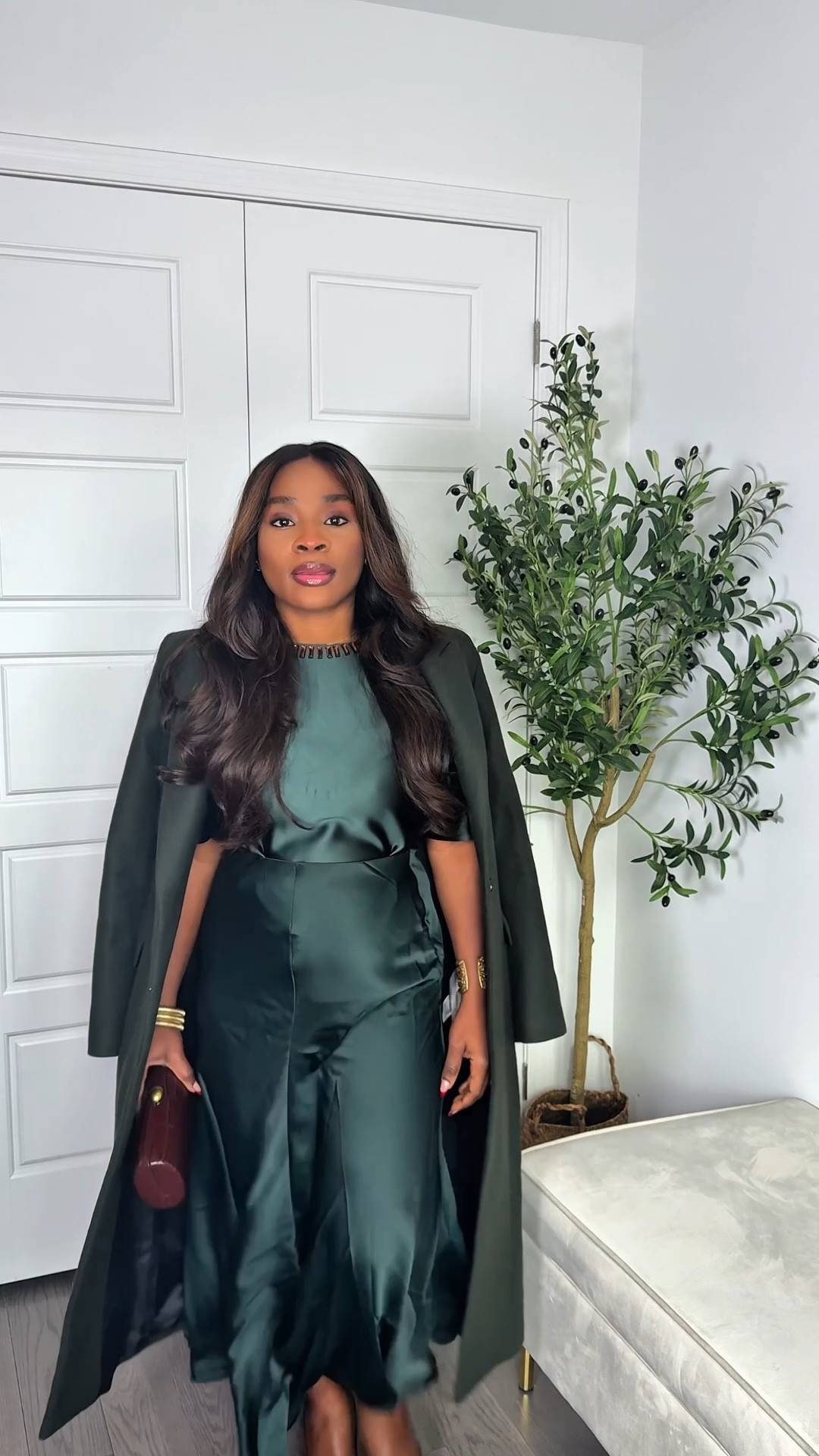 Holiday outfit inspiration (skirt edition). This skirt is so flattering and makes you look a little slimmer in person because of its cut.
I should have sized down on the top for a better fit so something to note!
Clutch and Coat are old Zara.

#LTKholiday #LTKstyletip #LTKwinter