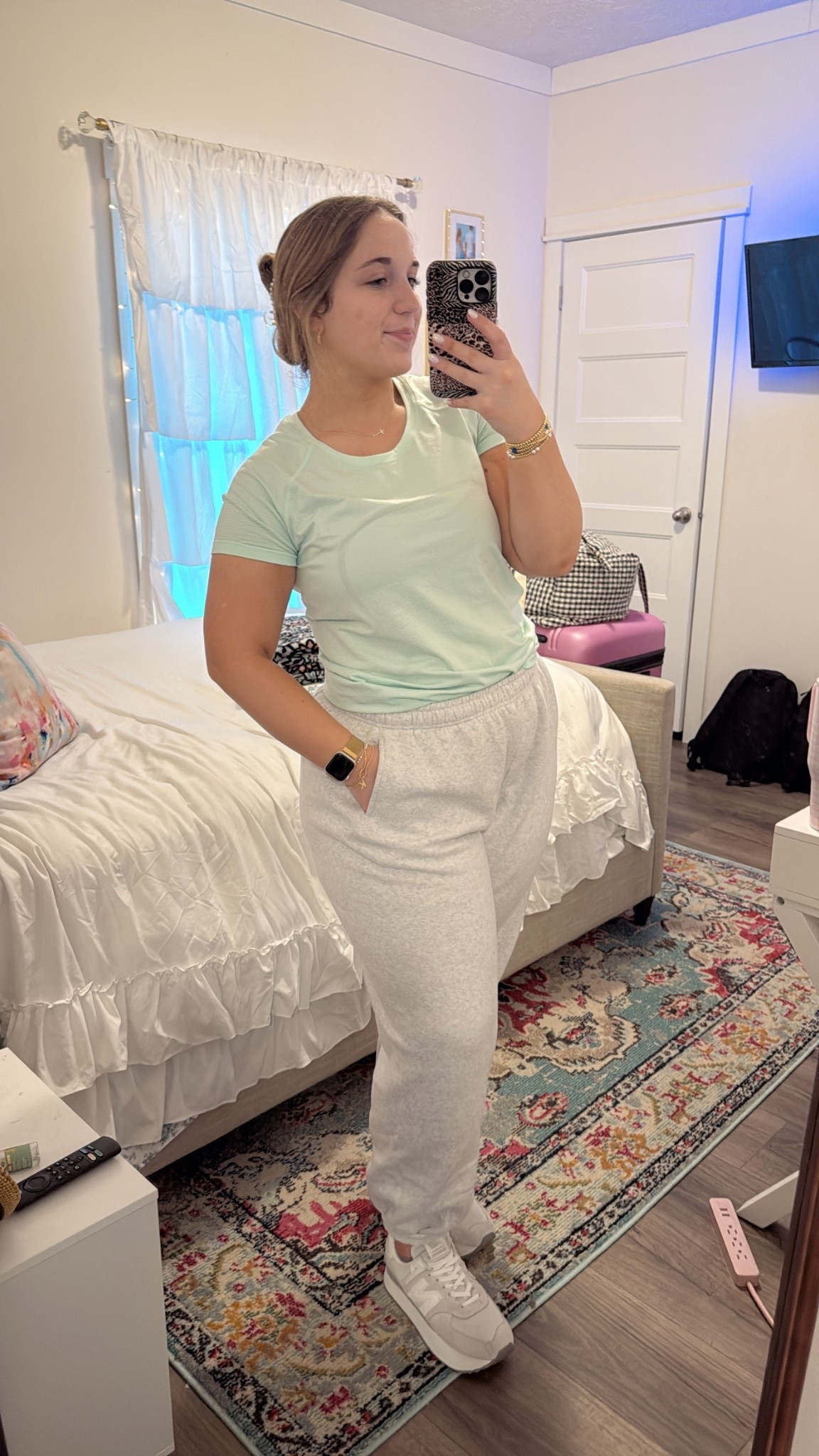 TRAVEL DAY OOTD🩷🩷🩷🩷 



top: size 10 
pants: size L
shoes: size 9

#LTKActive #LTKTravel #LTKMidsize