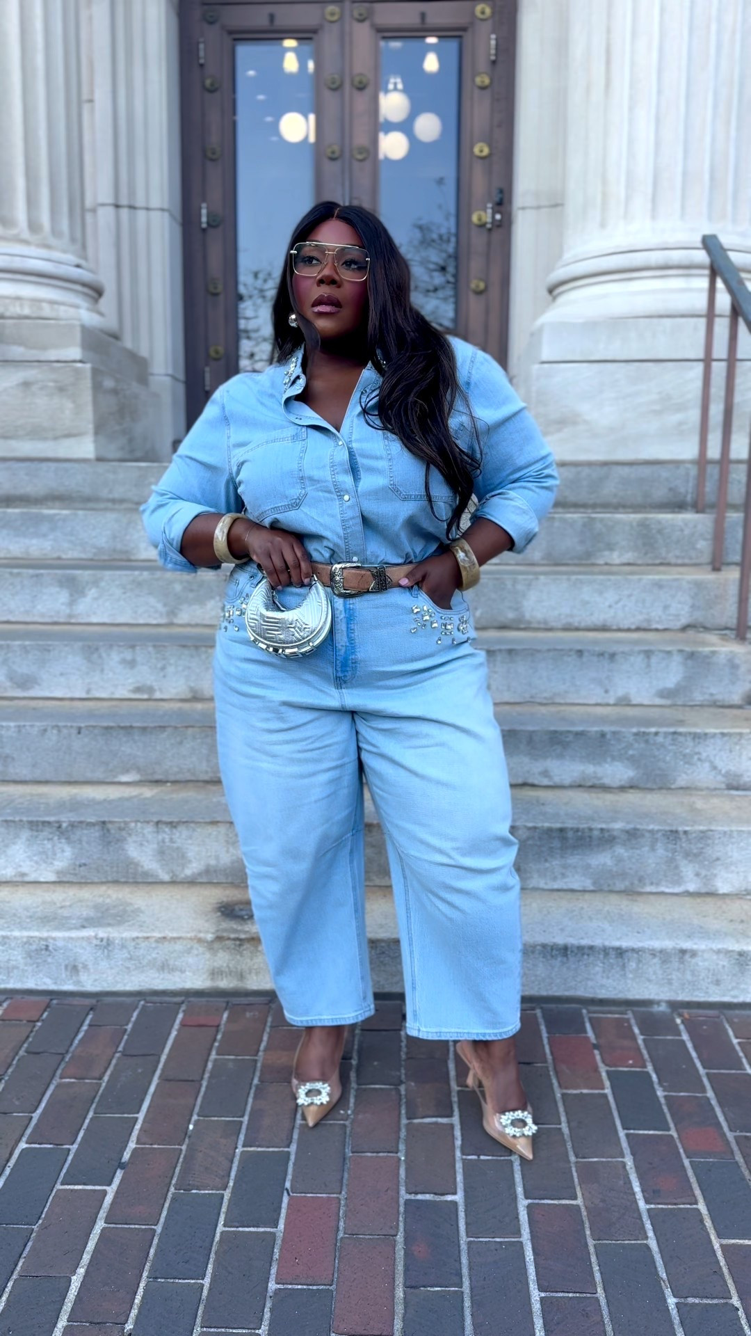 Canadian tuxedo 🇨🇦🍁👖ON SALE

Top 3X
Jeans 22 - should have gotten 20
Belt is old from belt barn 
Bag is second hand /consignment 
Hair is London style from Hous of Wigs 



#LTKPlusSize #LTKSaleAlert