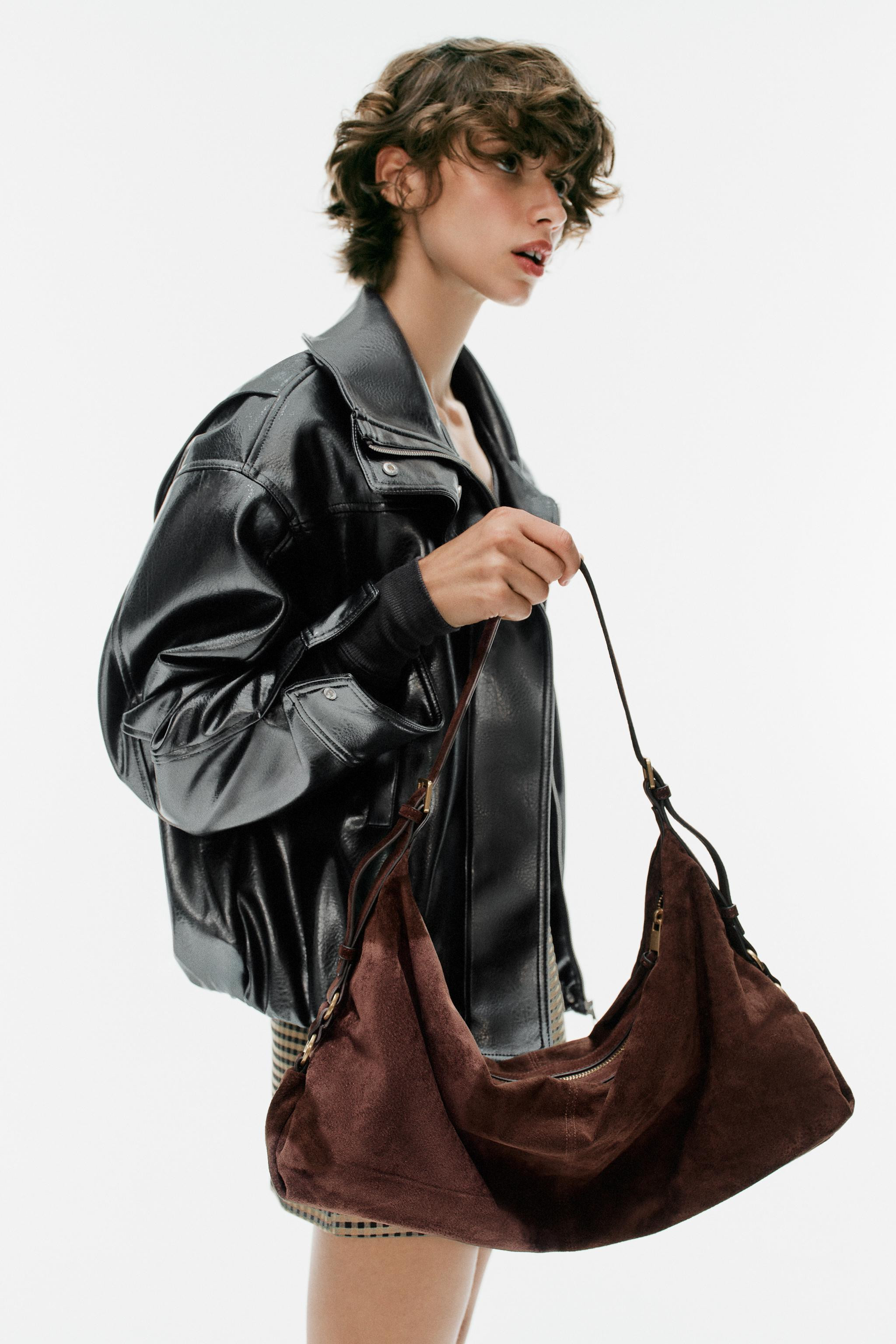 Gr\u00f6\u00dfe des Models: 176 cmShopper-Tasche aus Leder. Verstellbarer Schulterhenkel. Metallr... | Zara DE