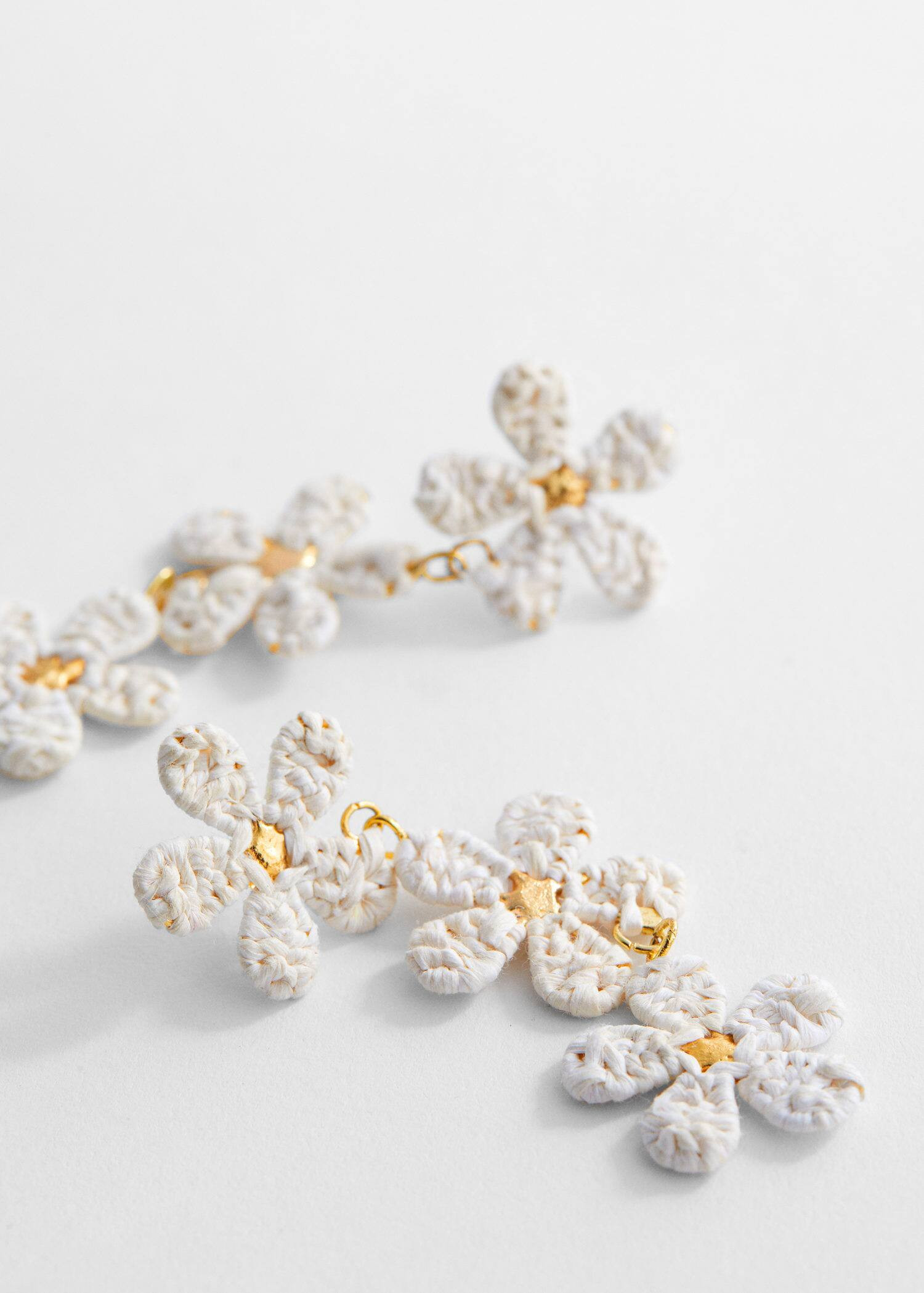 Flowers raffia earrings -  Women | Mango USA | MANGO (US)