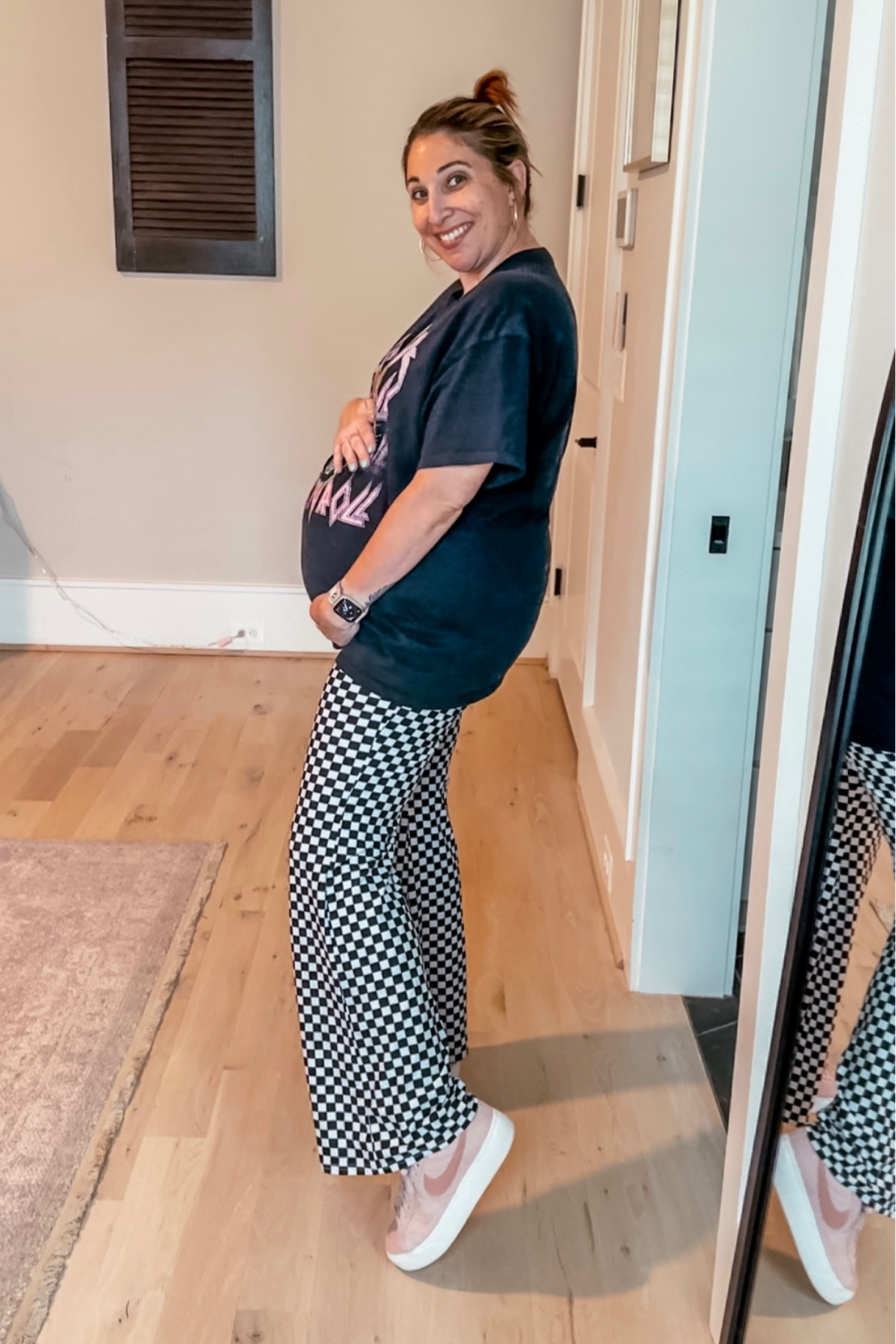 Edgy preggo ootd
Tee XL / flare leggings XXL / shoes tts

#LTKsalealert #LTKstyletip #LTKbump